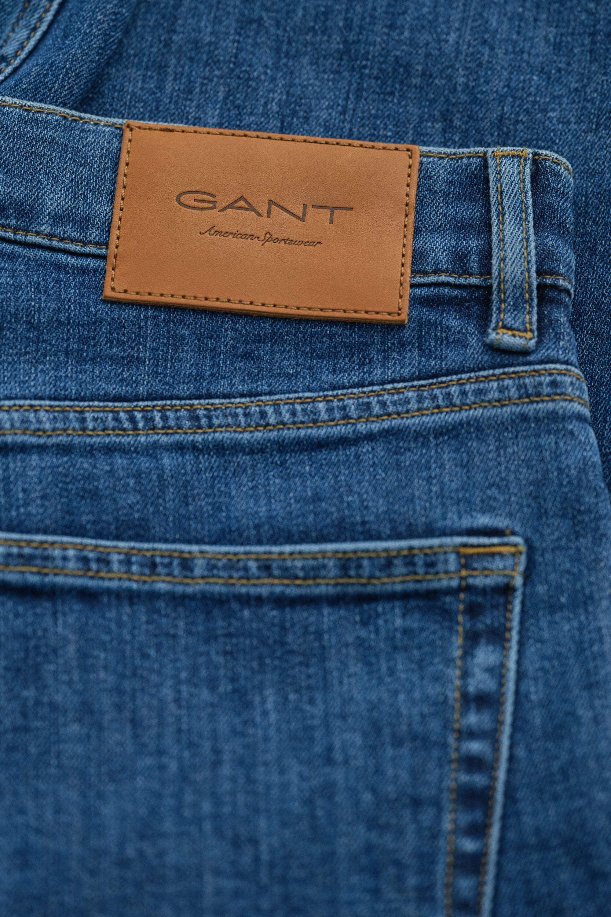 Regular fit jeans i stilren tvätt