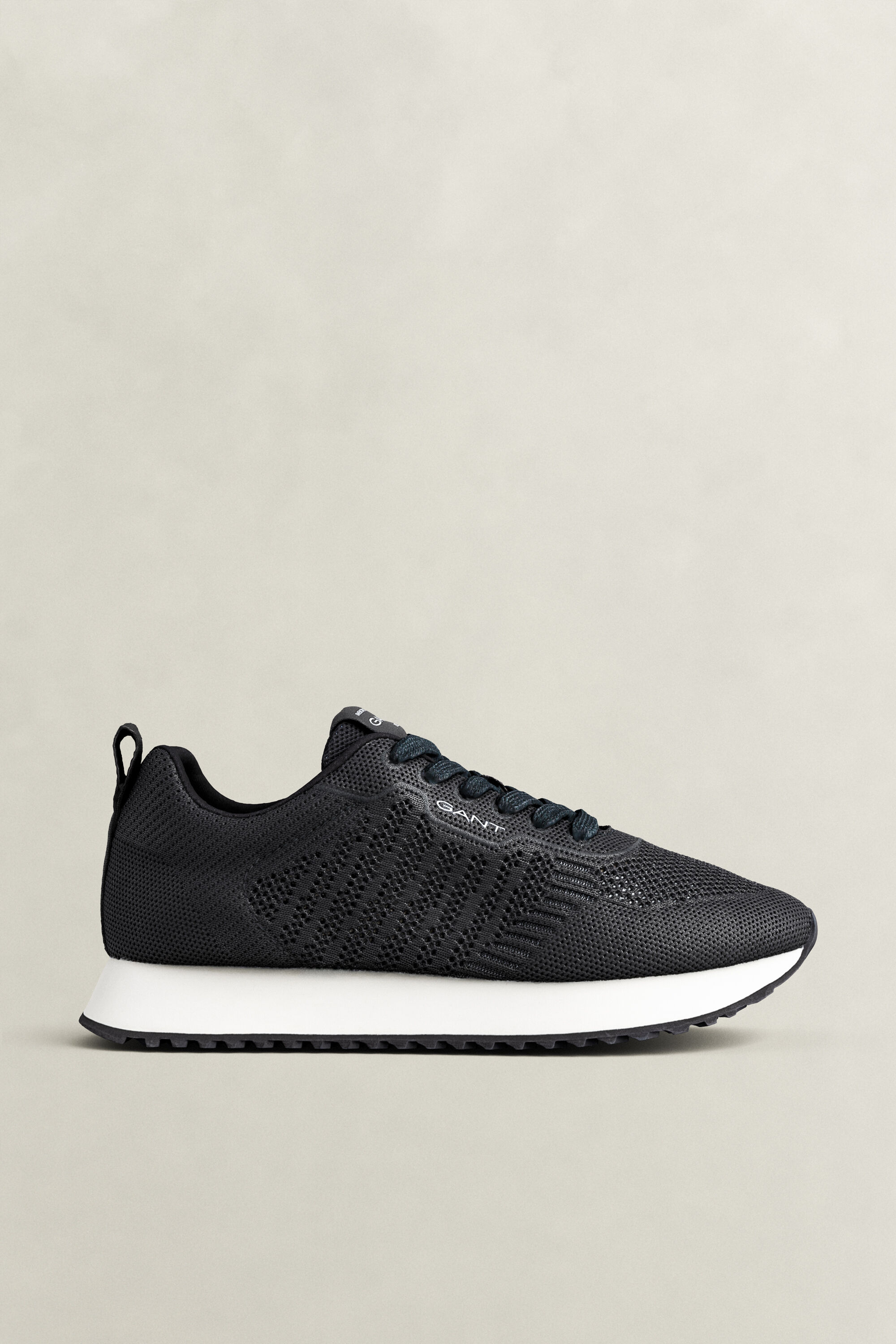 Bevinda stickade sneakers