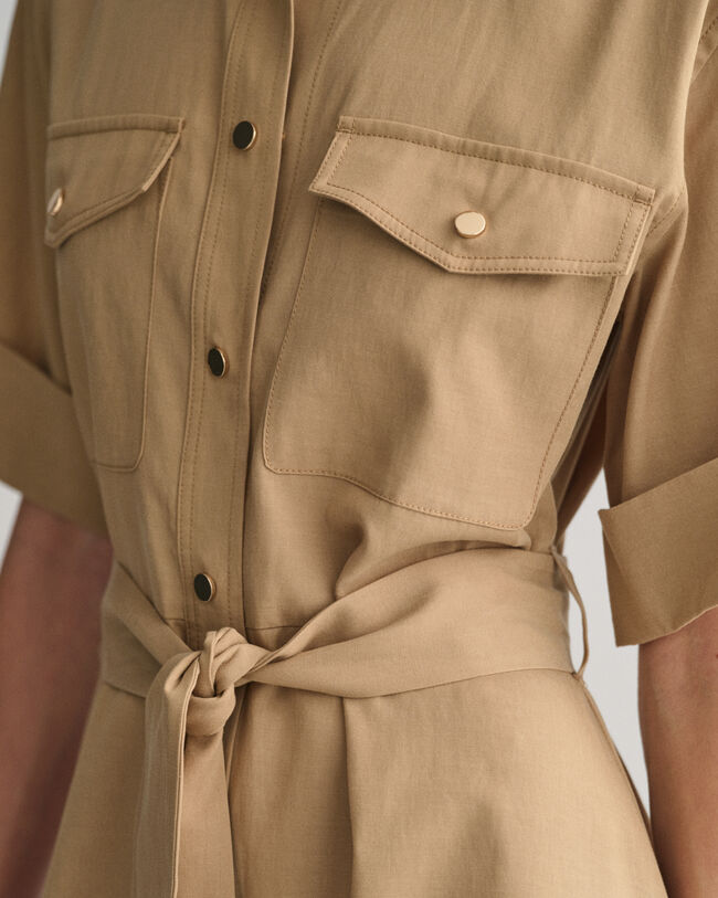 Kortärmad skjortklänning