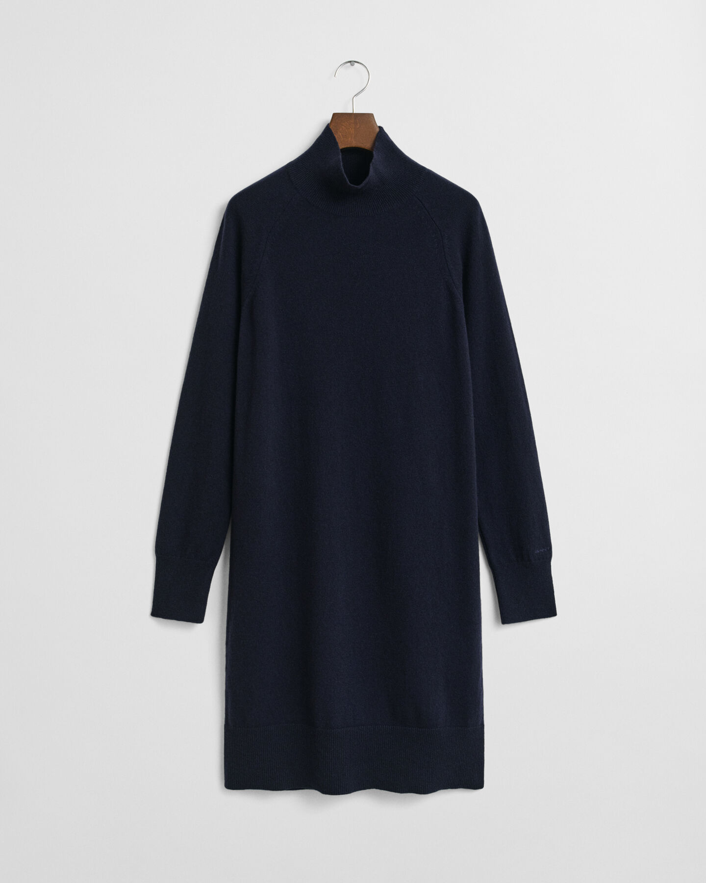 Stickad klänning i superfin lammull