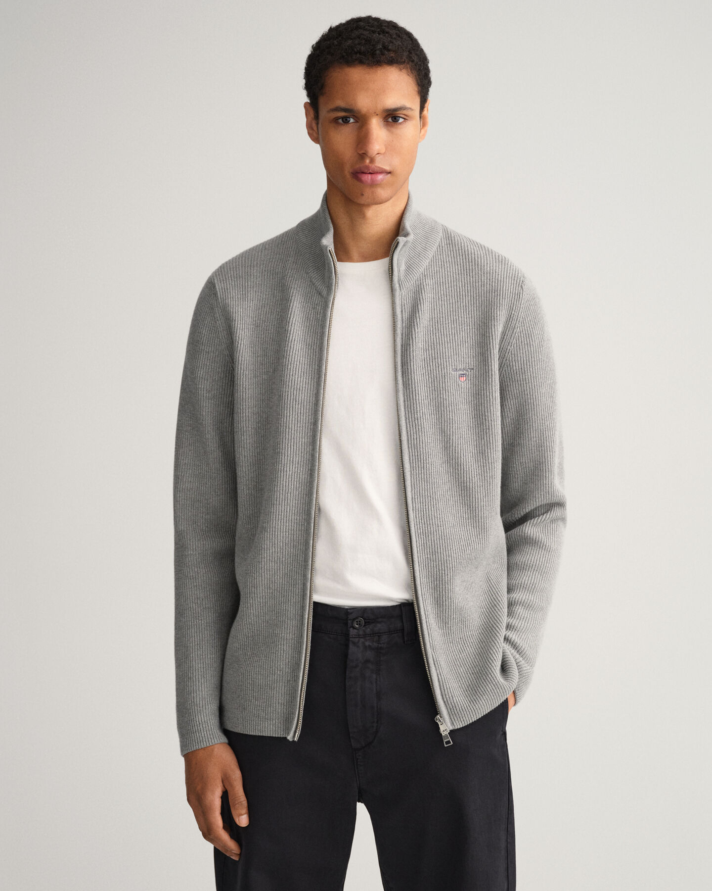 Ribbstickad tr&ouml;ja med dragkedja