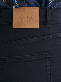 Färgade cropped vida jeans