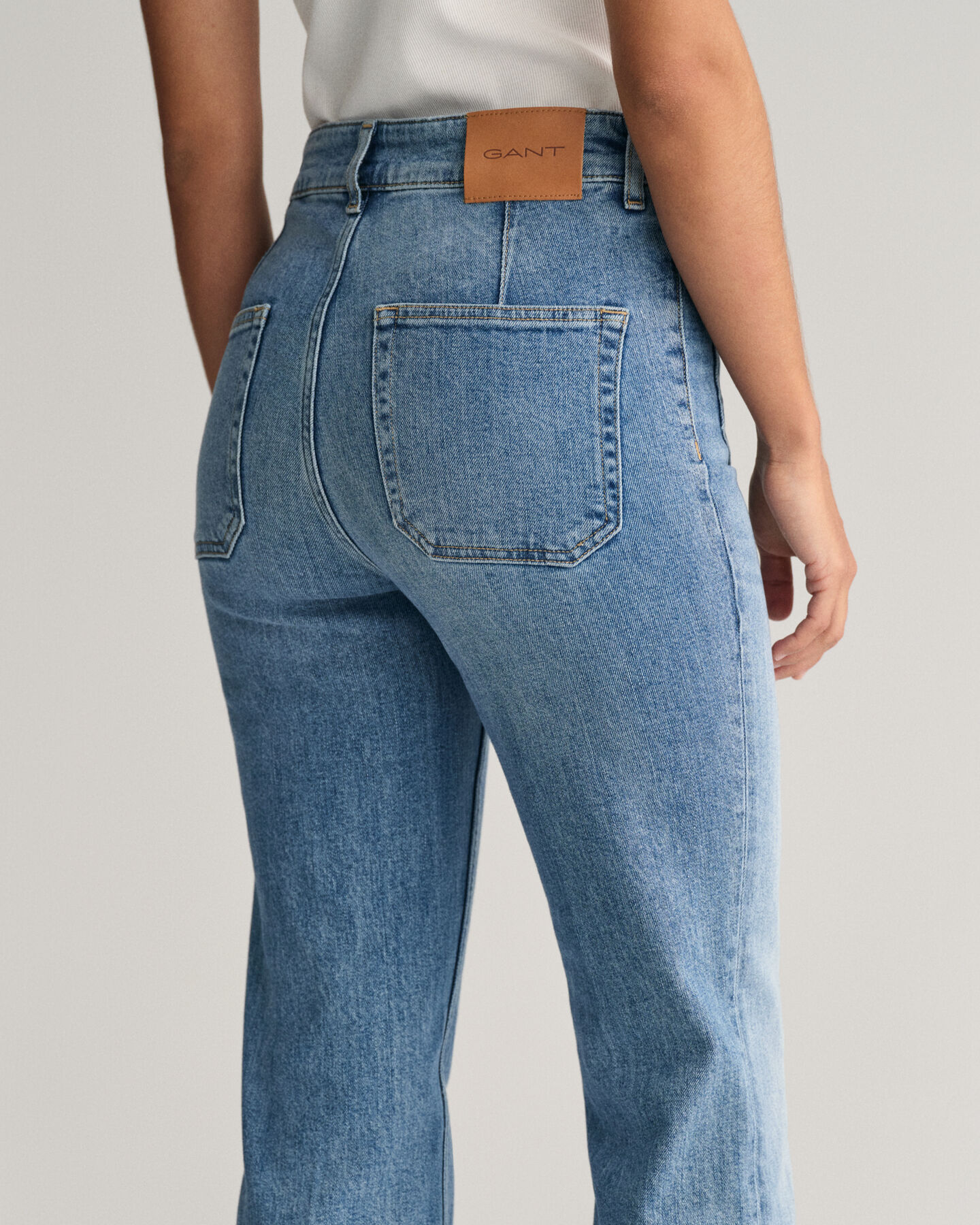 Slim fit jeans med utst&auml;llda ben