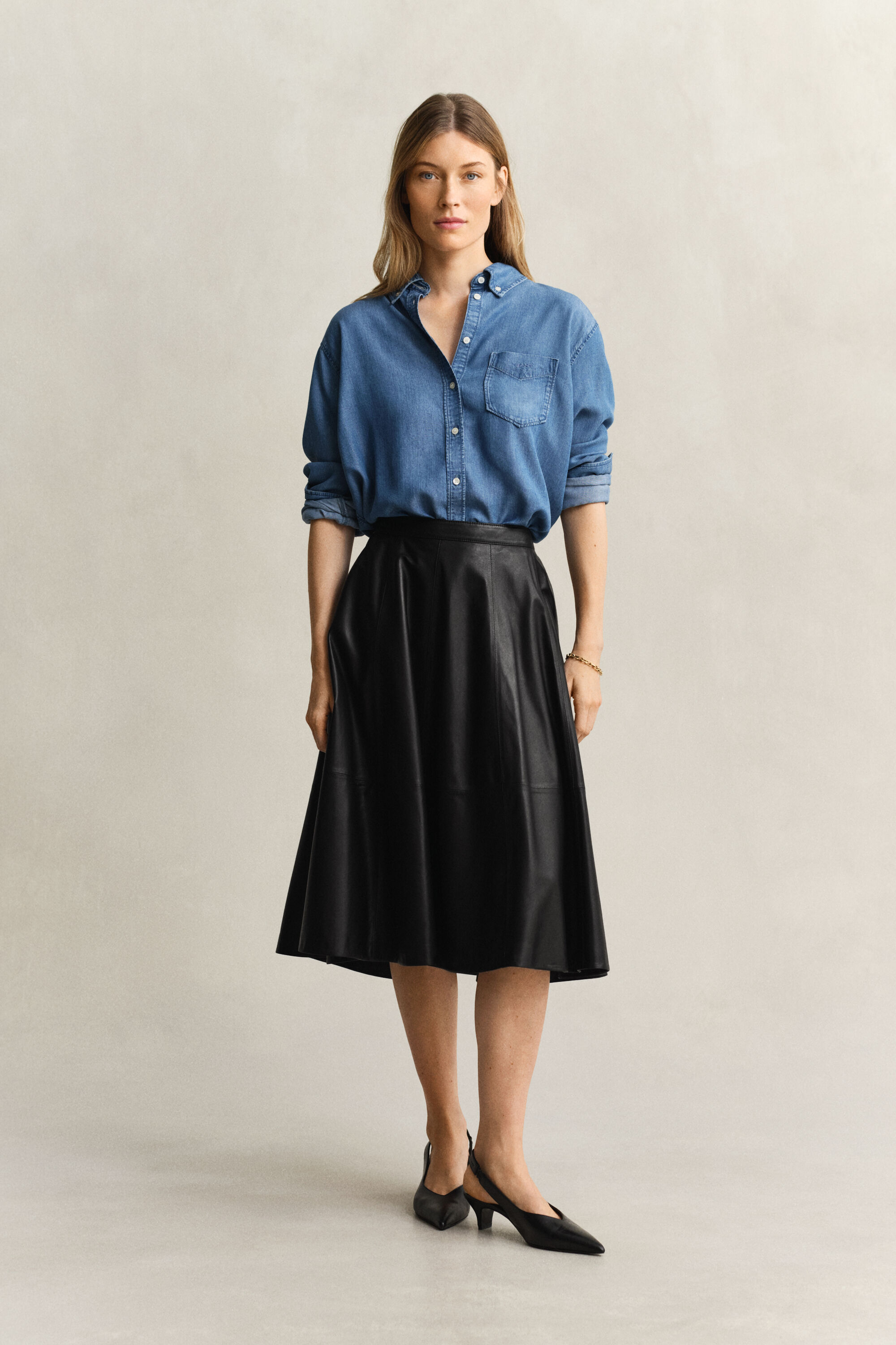 Utställd läderkjol