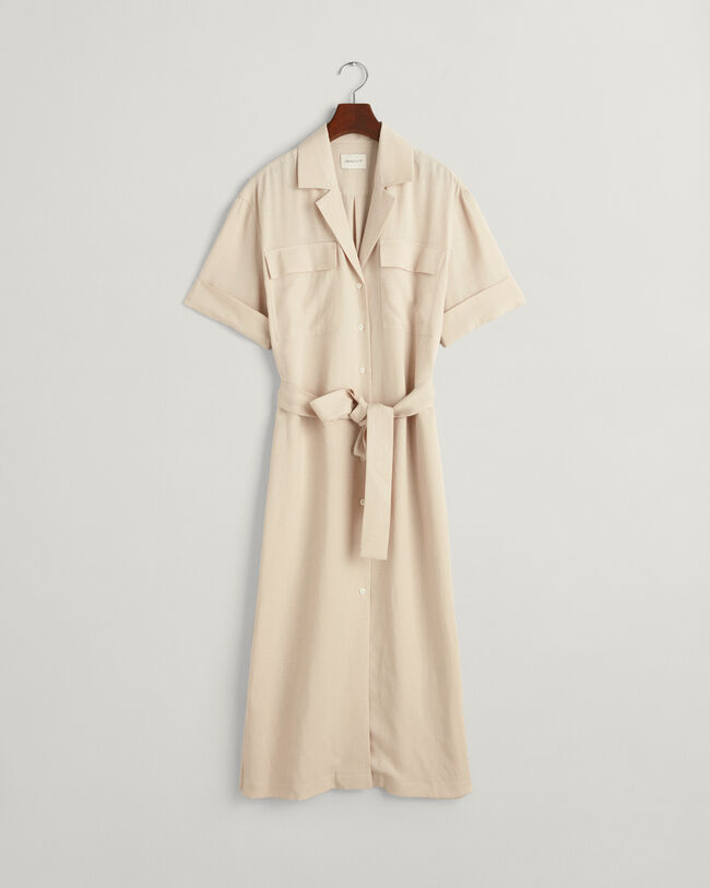 Kort&auml;rmad skjortkl&auml;nning med fickor