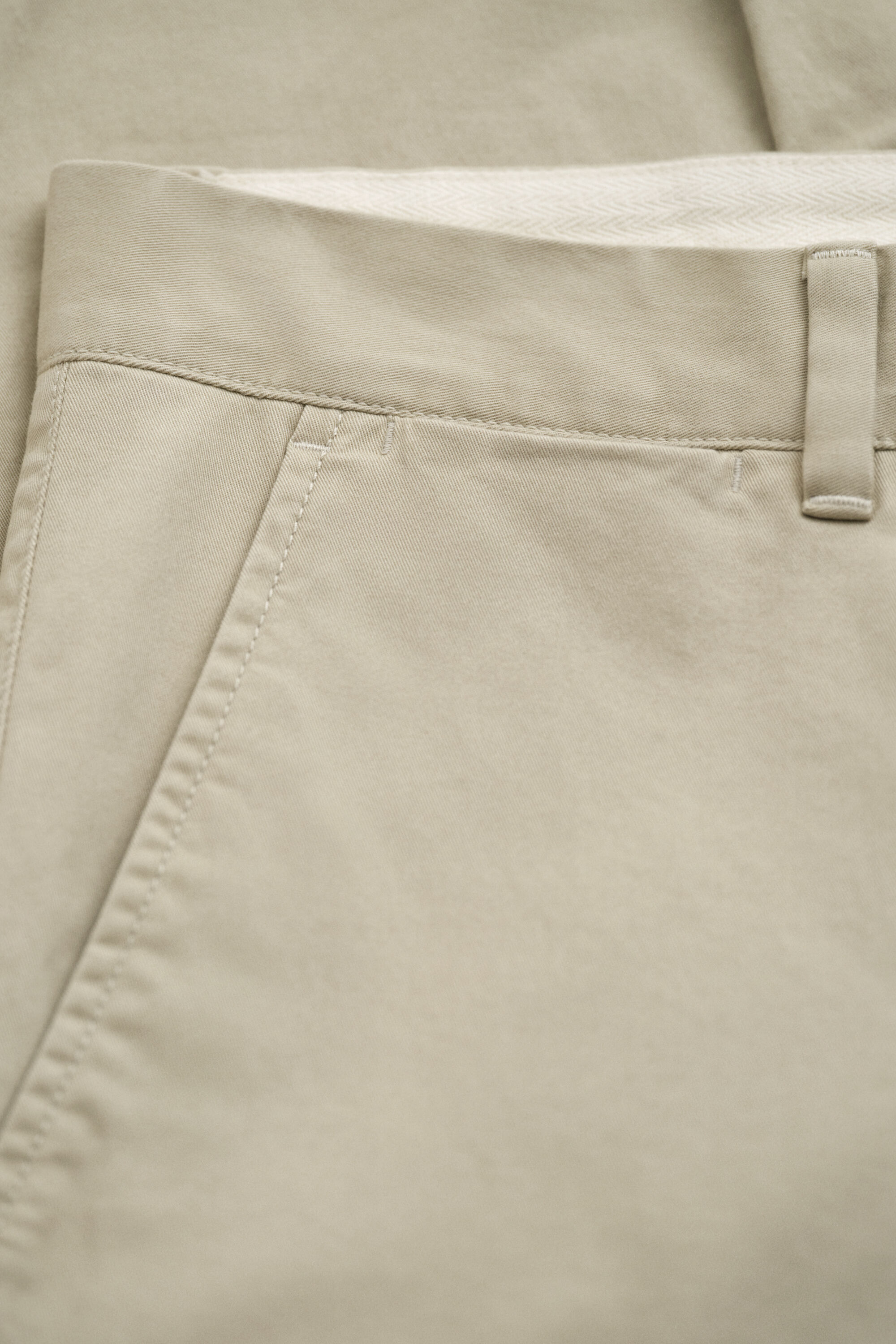 Klassiska chinos med slim fit