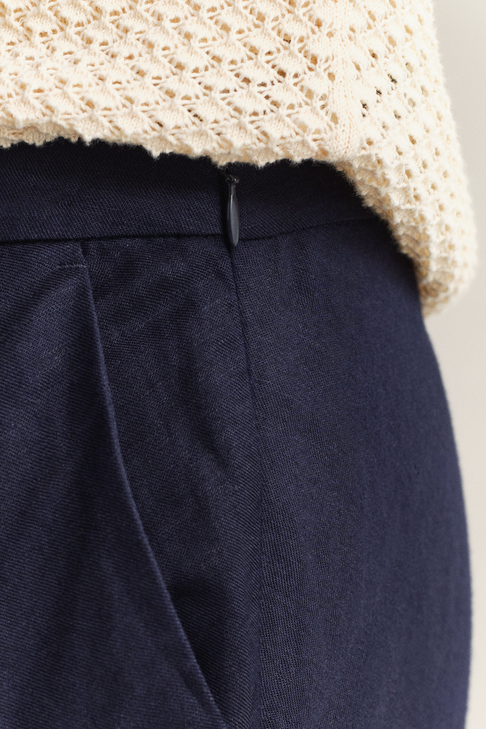 Utsvängd kjol i linneblandning