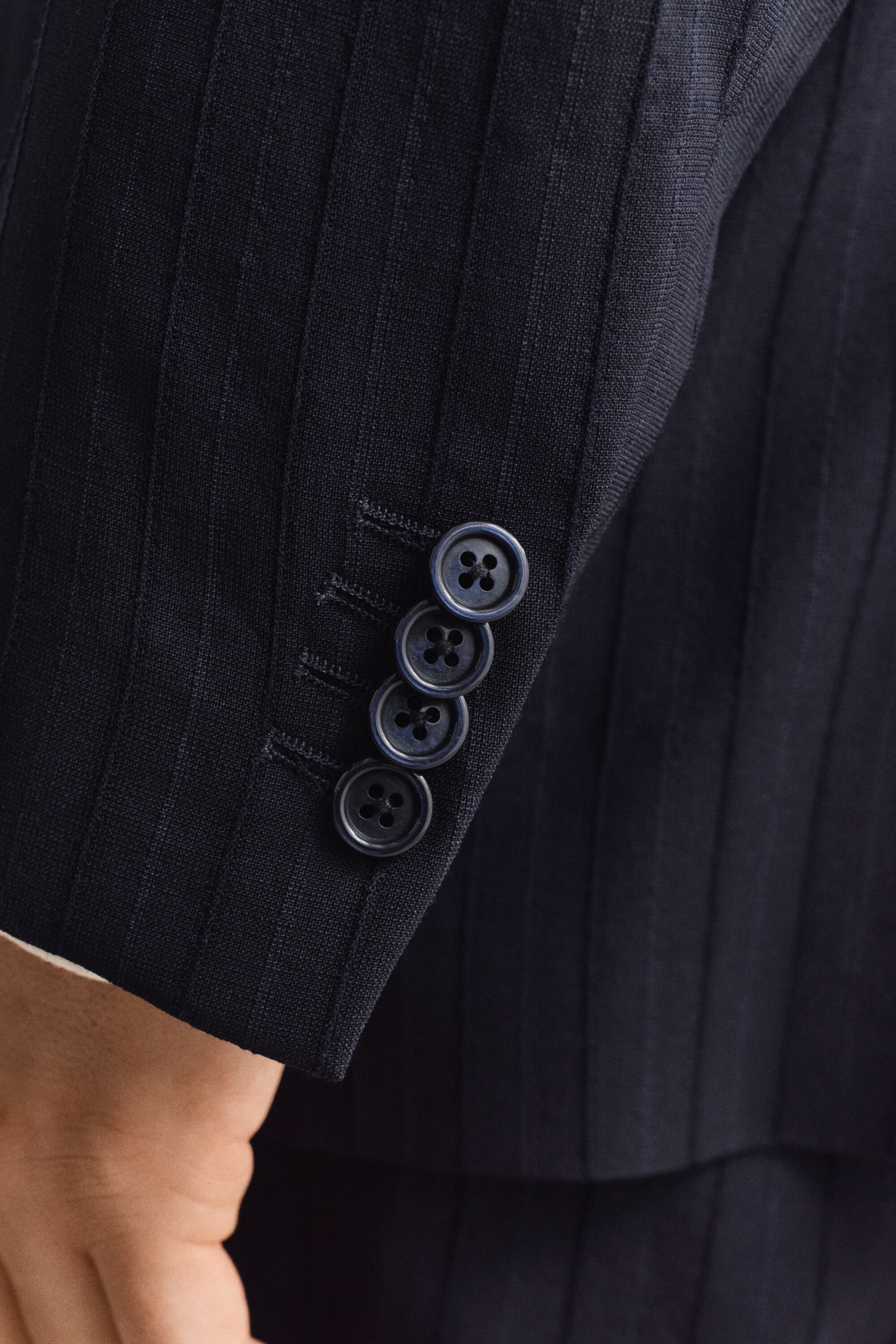 Kritstrecksrandig kavaj ton i ton