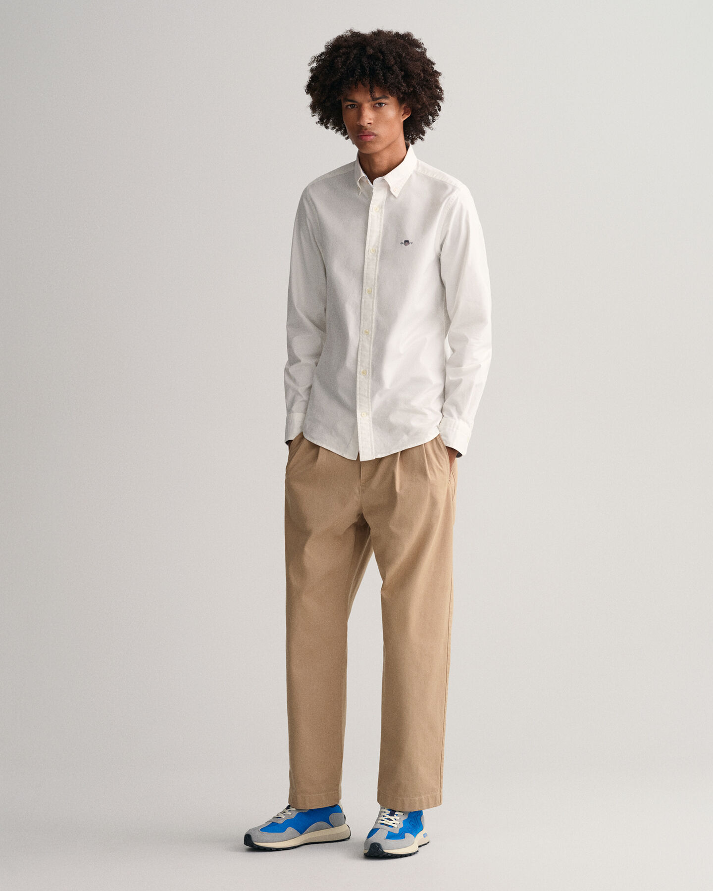 Relaxed fit chinos med veck