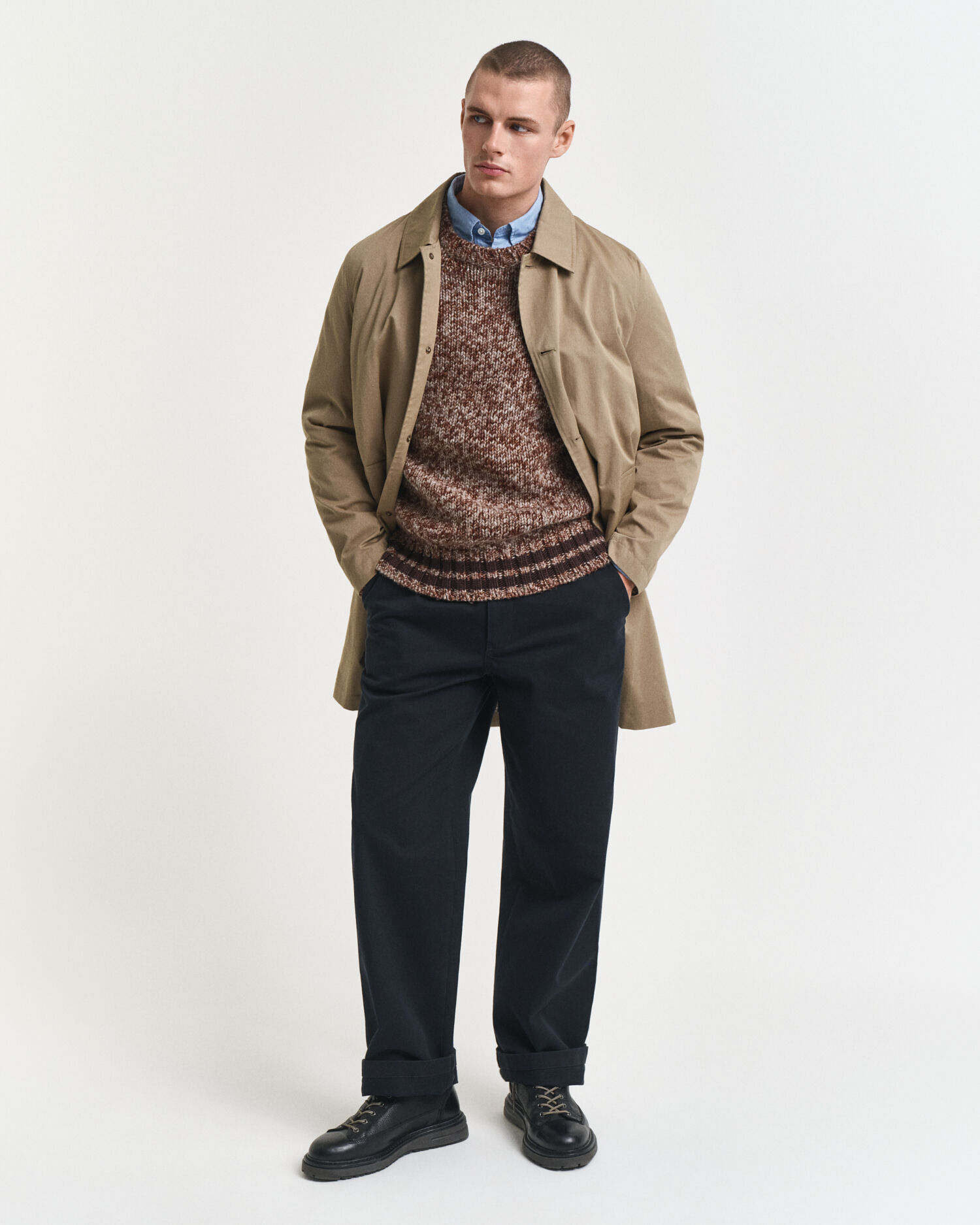 Rundhalsad tröja i melerat garn