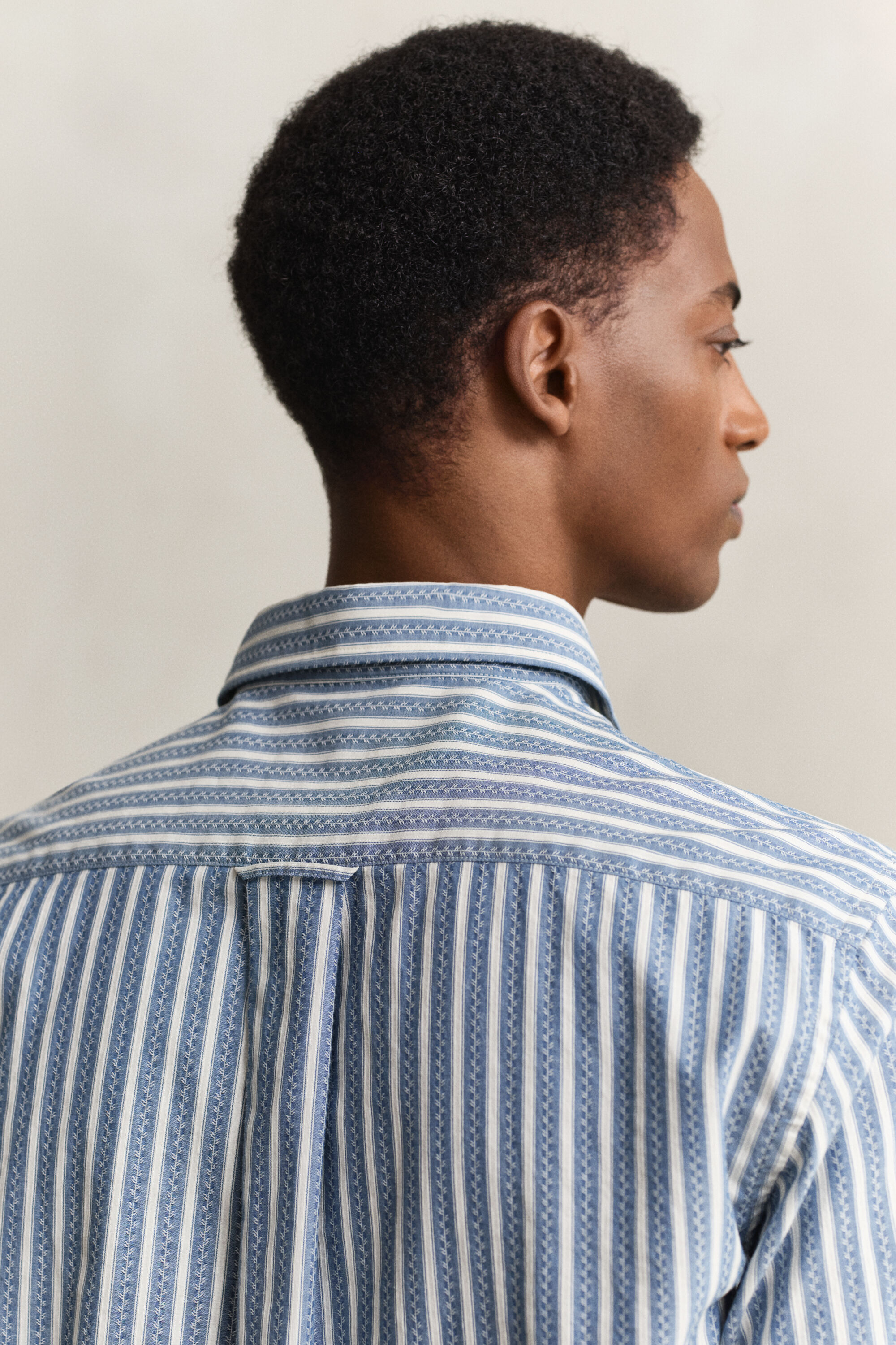 Regular fit dobbyvävd randig skjorta