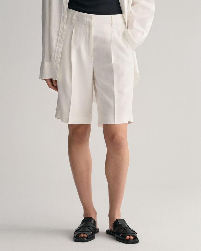 Relaxed fit shorts med veck