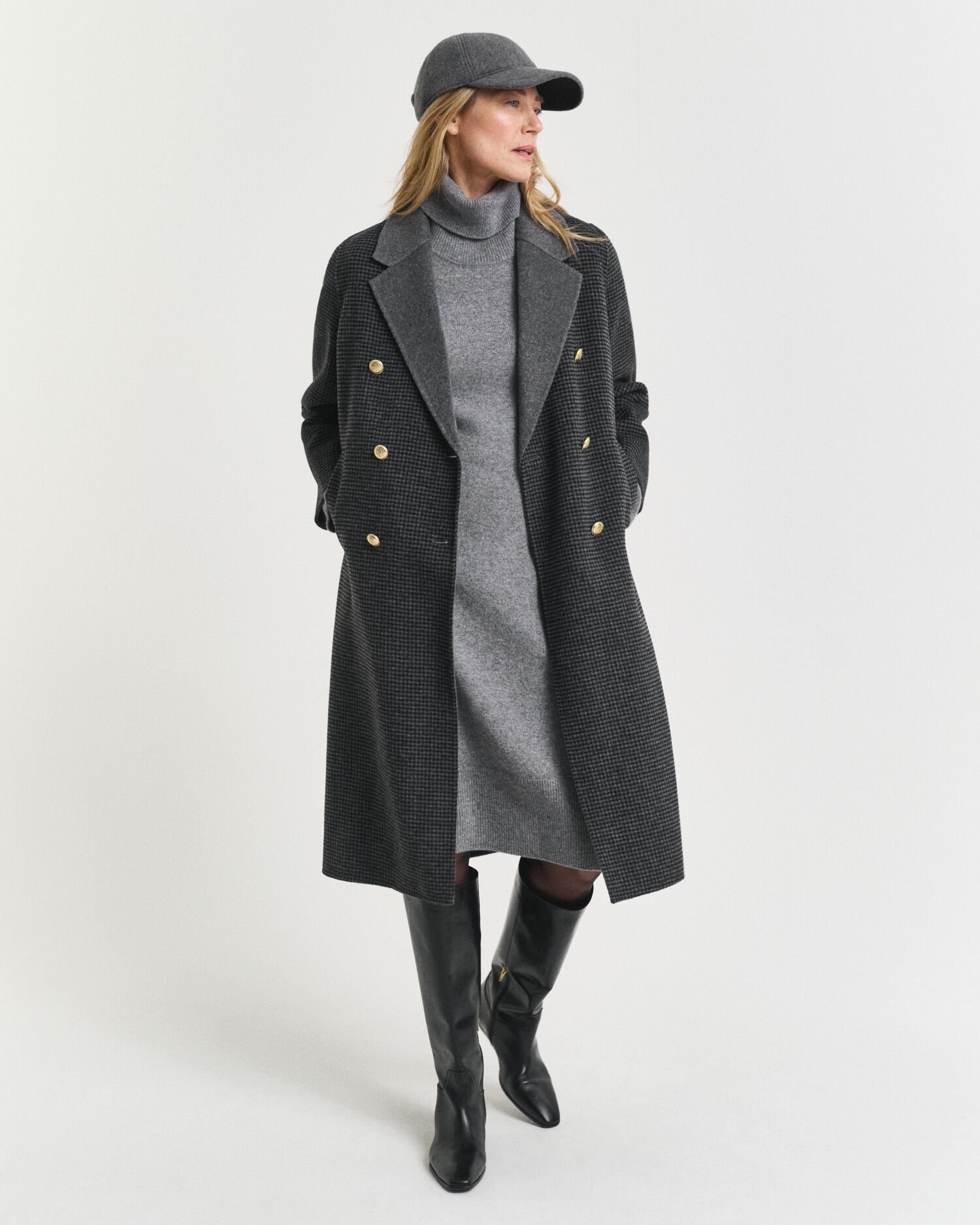 Klänning med polokrage och stickade detaljer