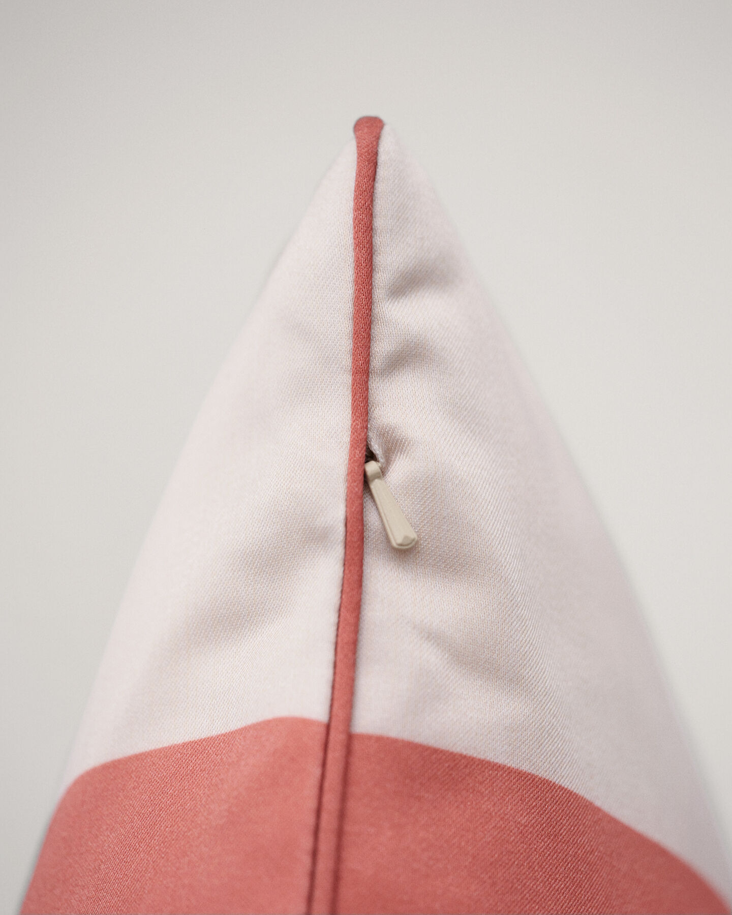 Bold Stripe kuddfodral