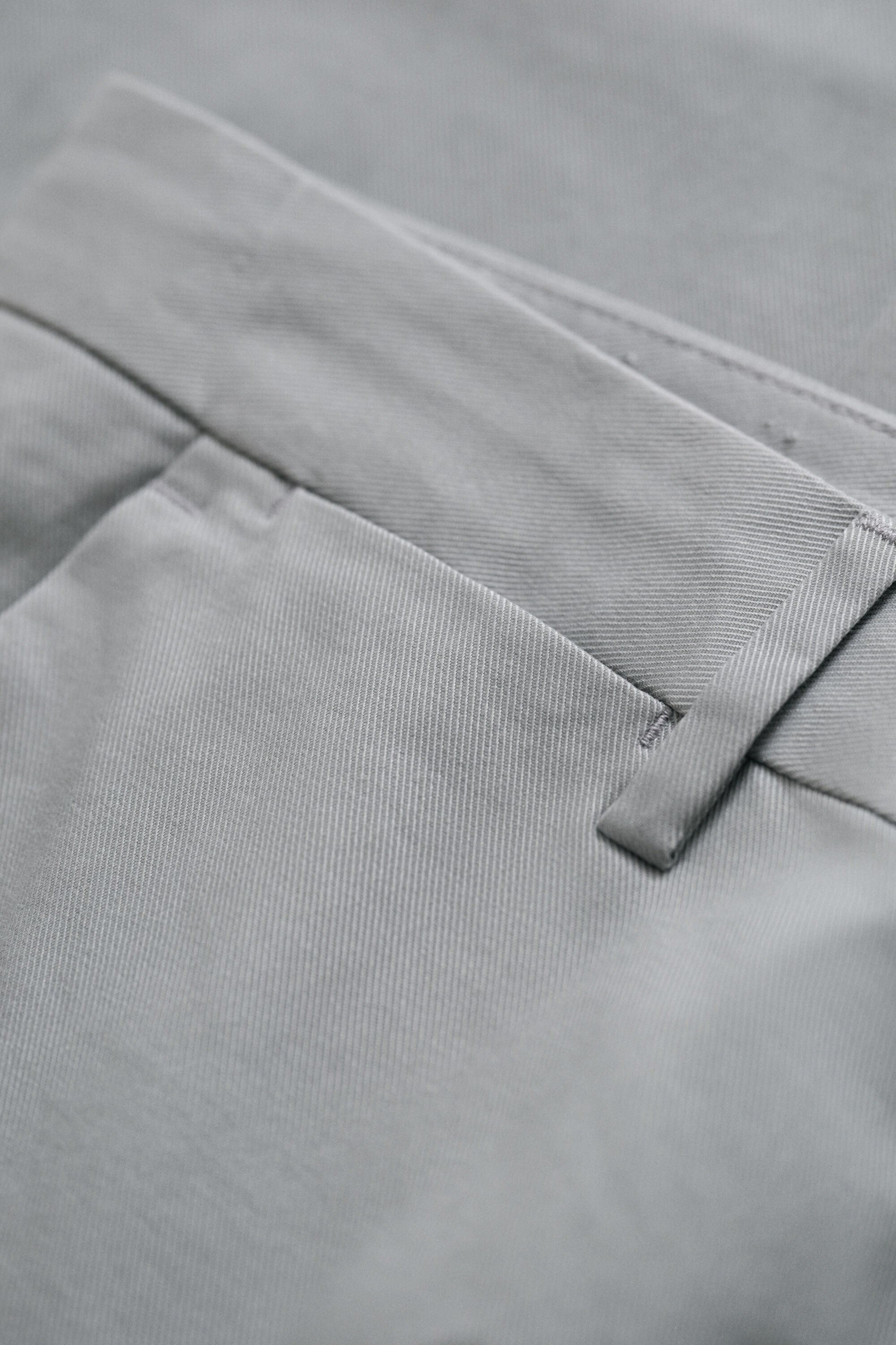 Eleganta chinos med slim fit