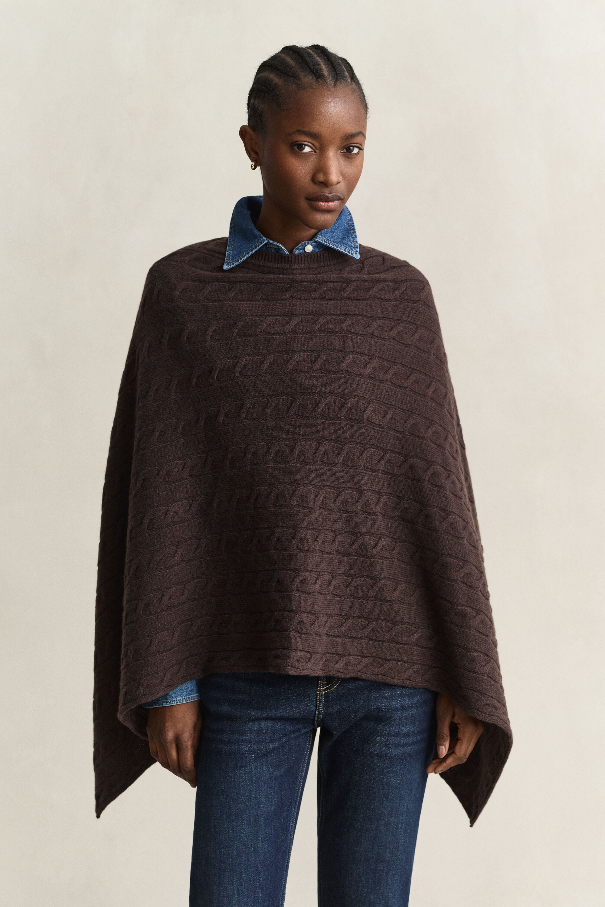 Kabelstickad ylleponcho