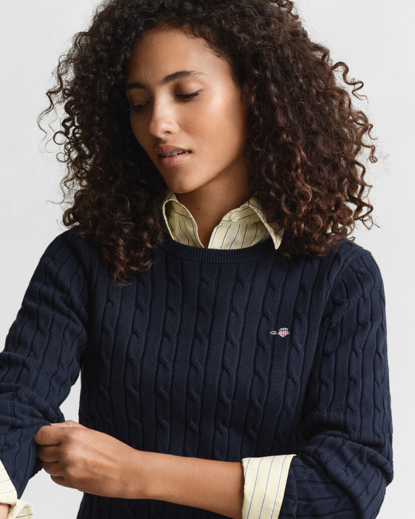 Kabelstickad tröja i bomullsstretch med rund hals