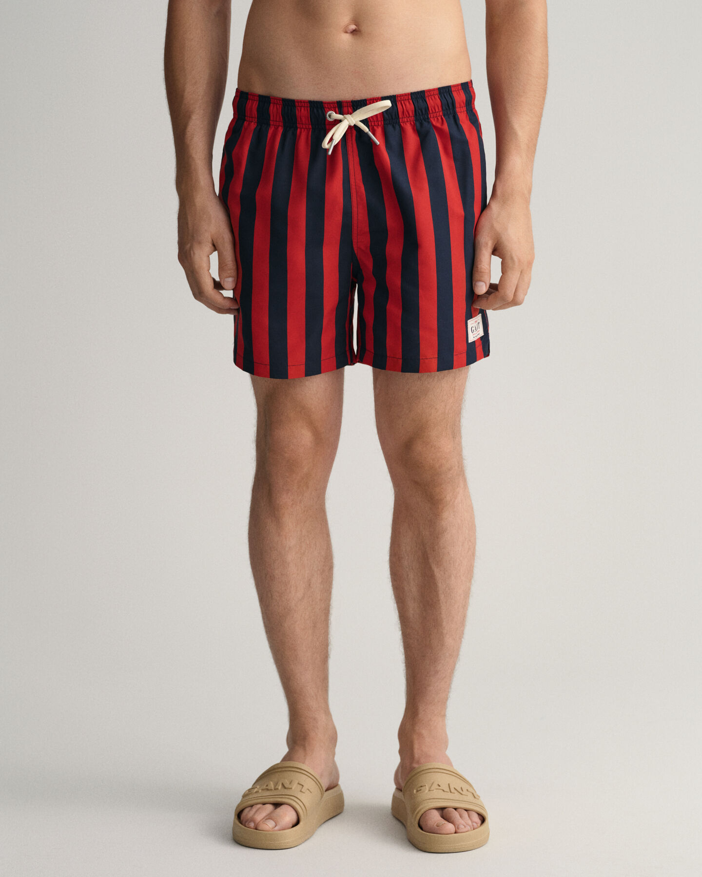 Classic fit bredrandiga badshorts