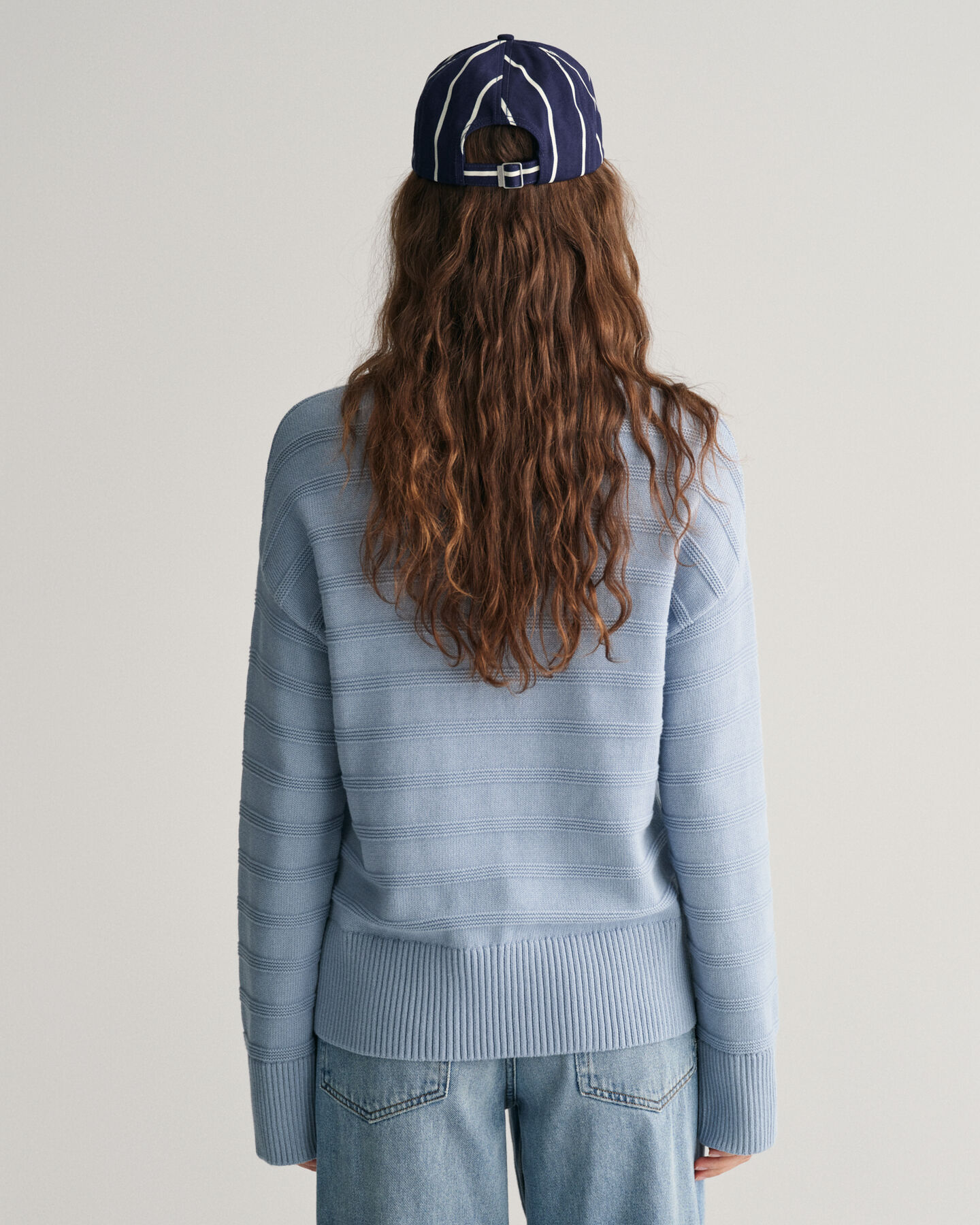 Rundhalsad bomullstr&ouml;ja med r&auml;nder ton i ton