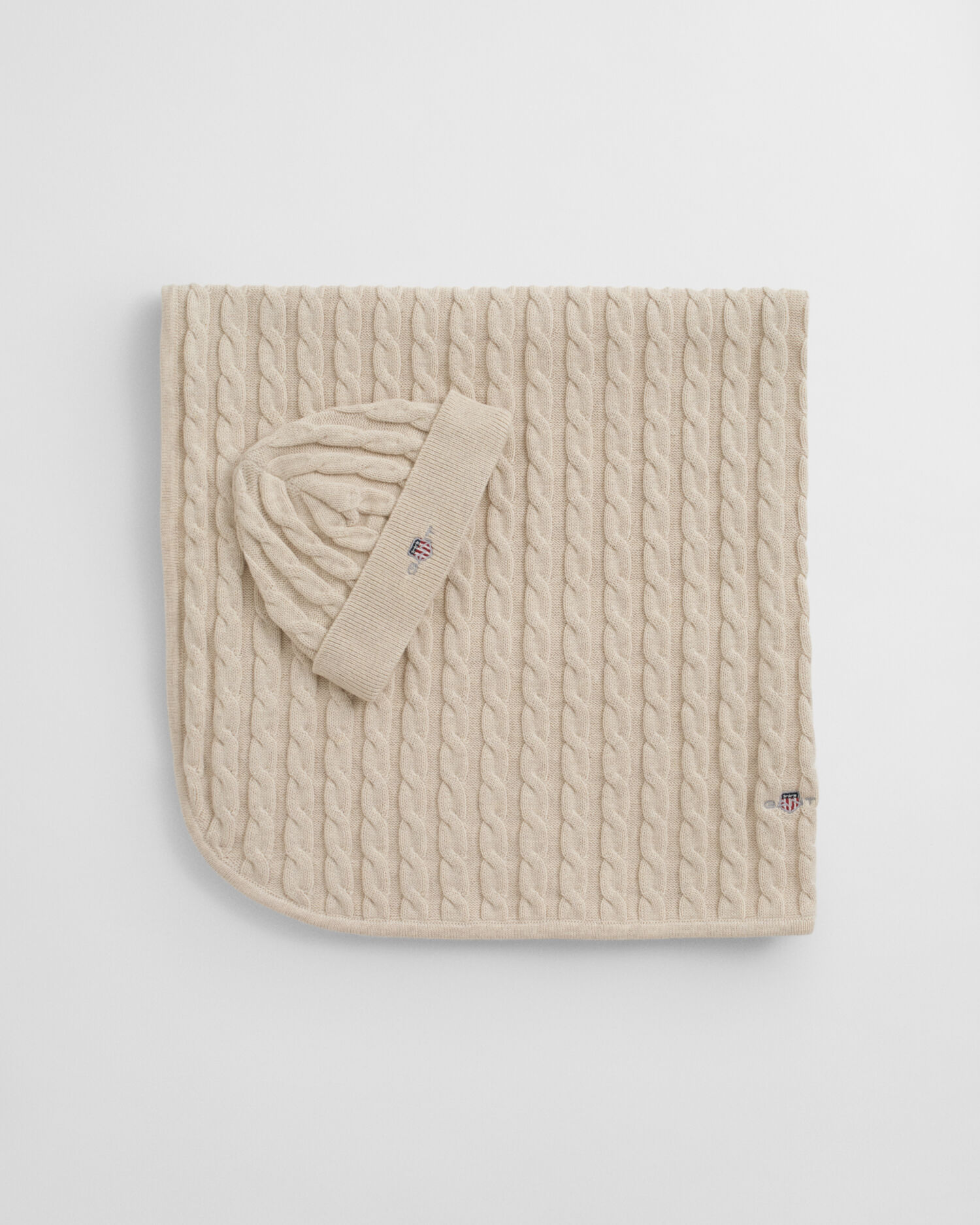 Gåvoset med babyfilt och mössa