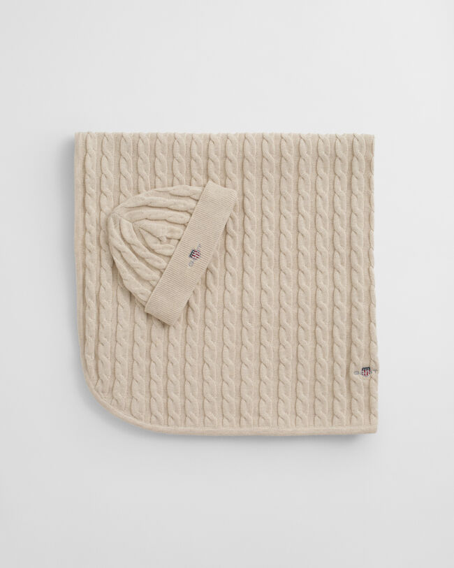 Gåvoset med babyfilt och mössa