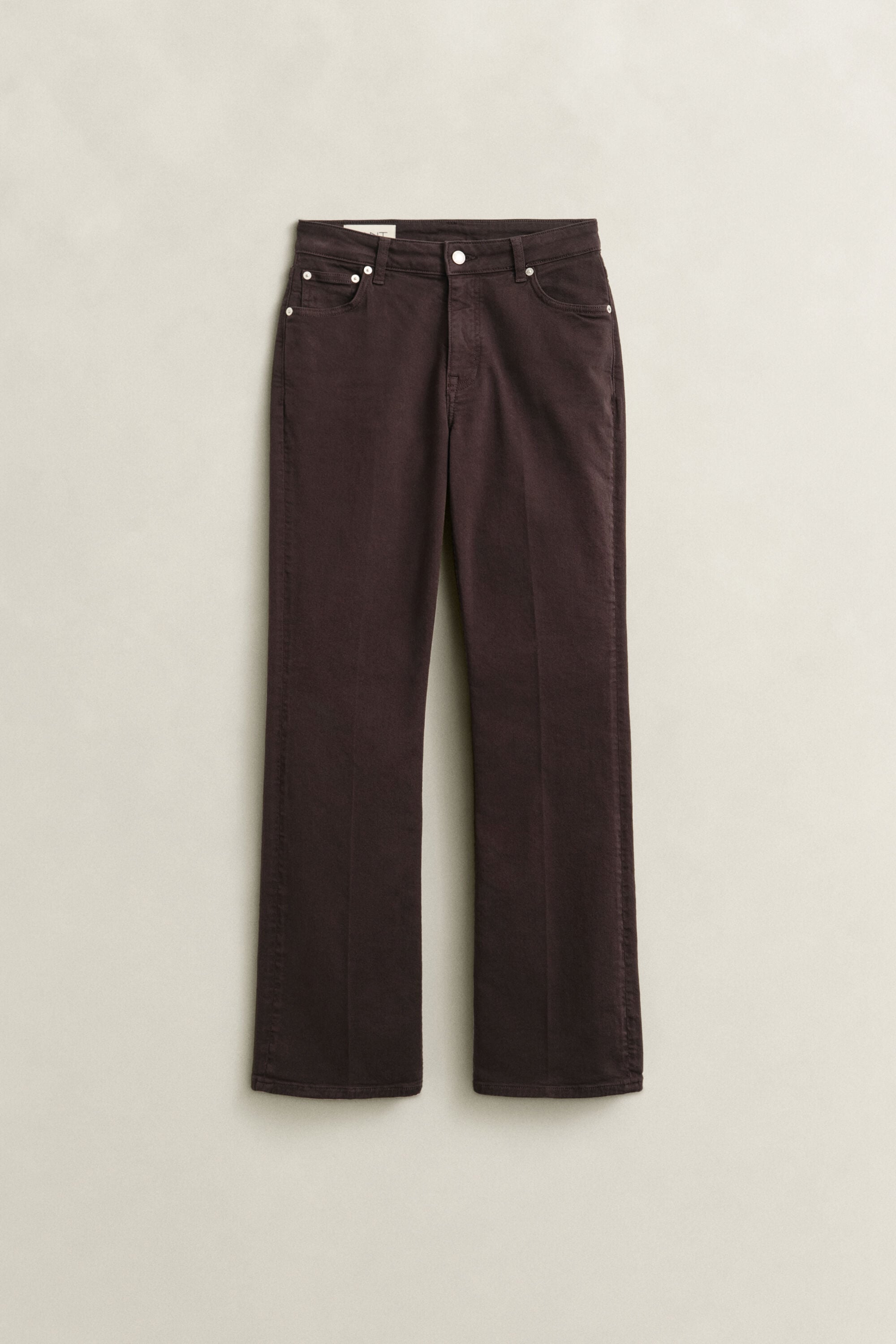 Slim färgade utställda jeans