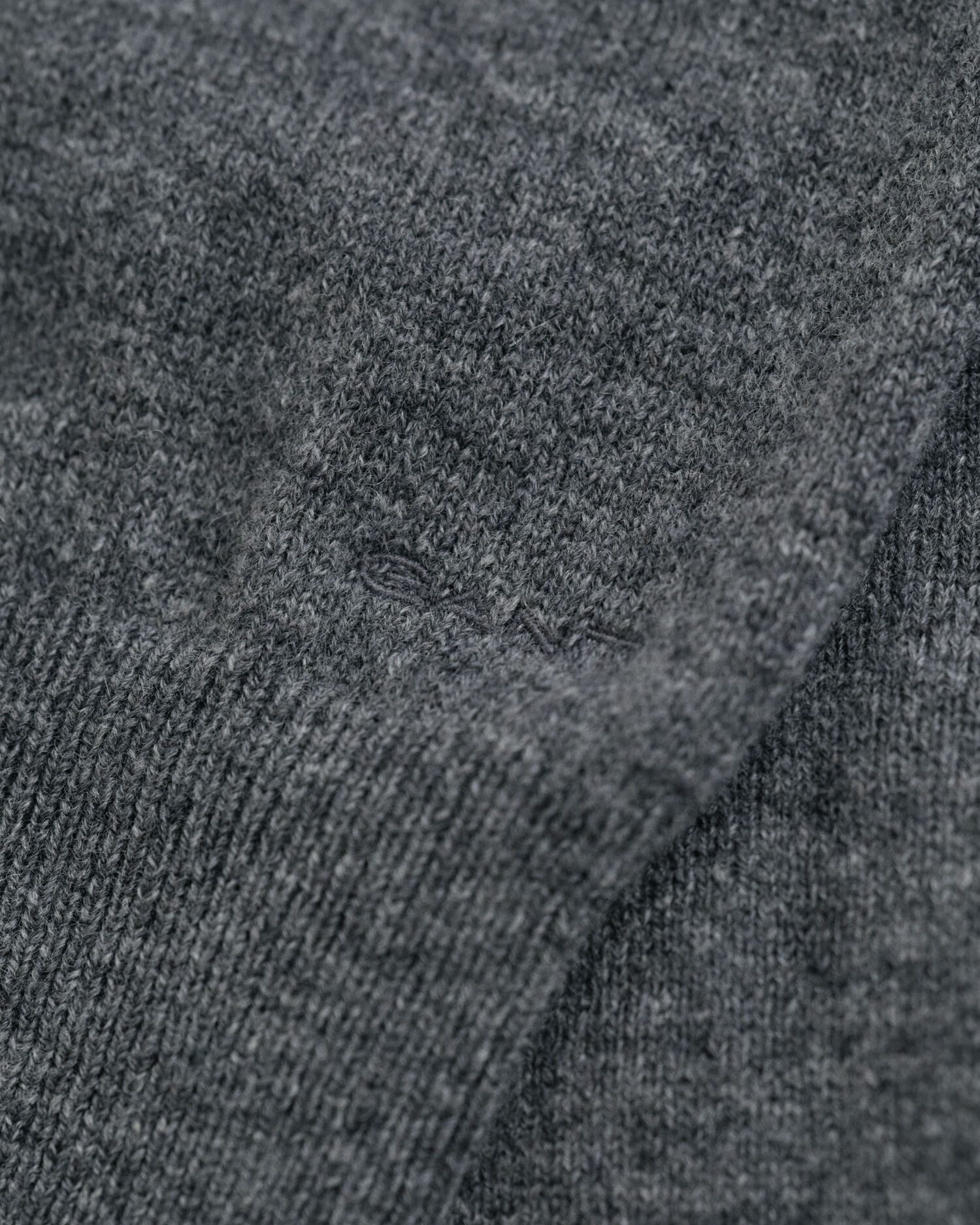 Rundhalsad tröja i superfin lammull