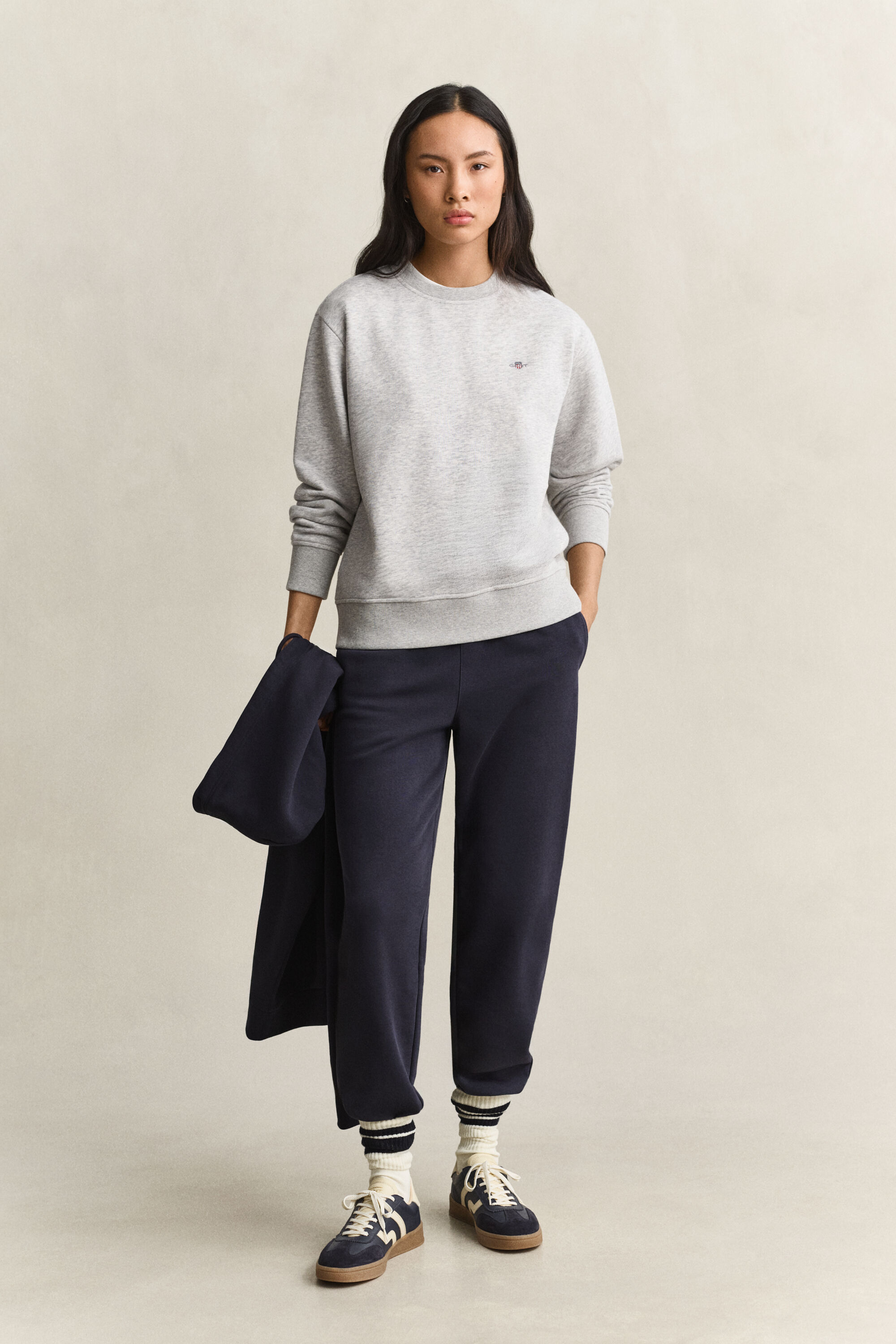 Sweatshirt med sköldemblem