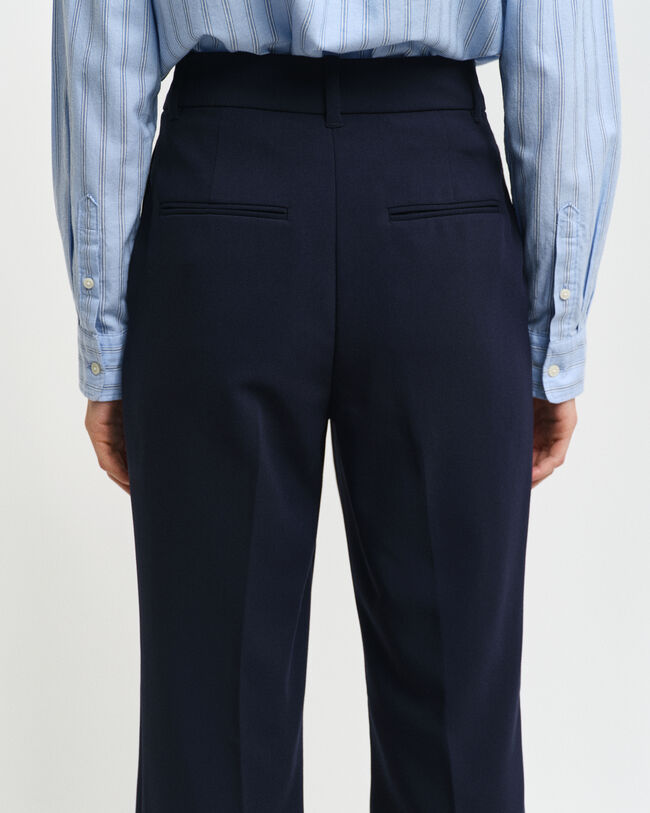 Slim fit slacks med utställda ben