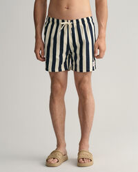 Classic fit bredrandiga badshorts