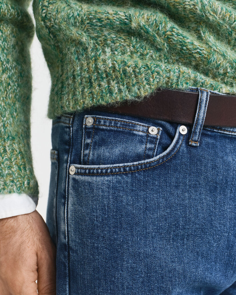 Regular fit jeans i stilren tvätt