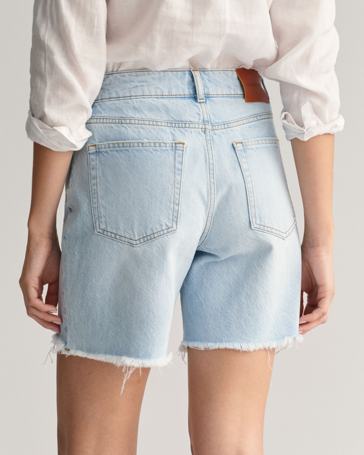 Regular fit halvl&aring;nga denimshorts