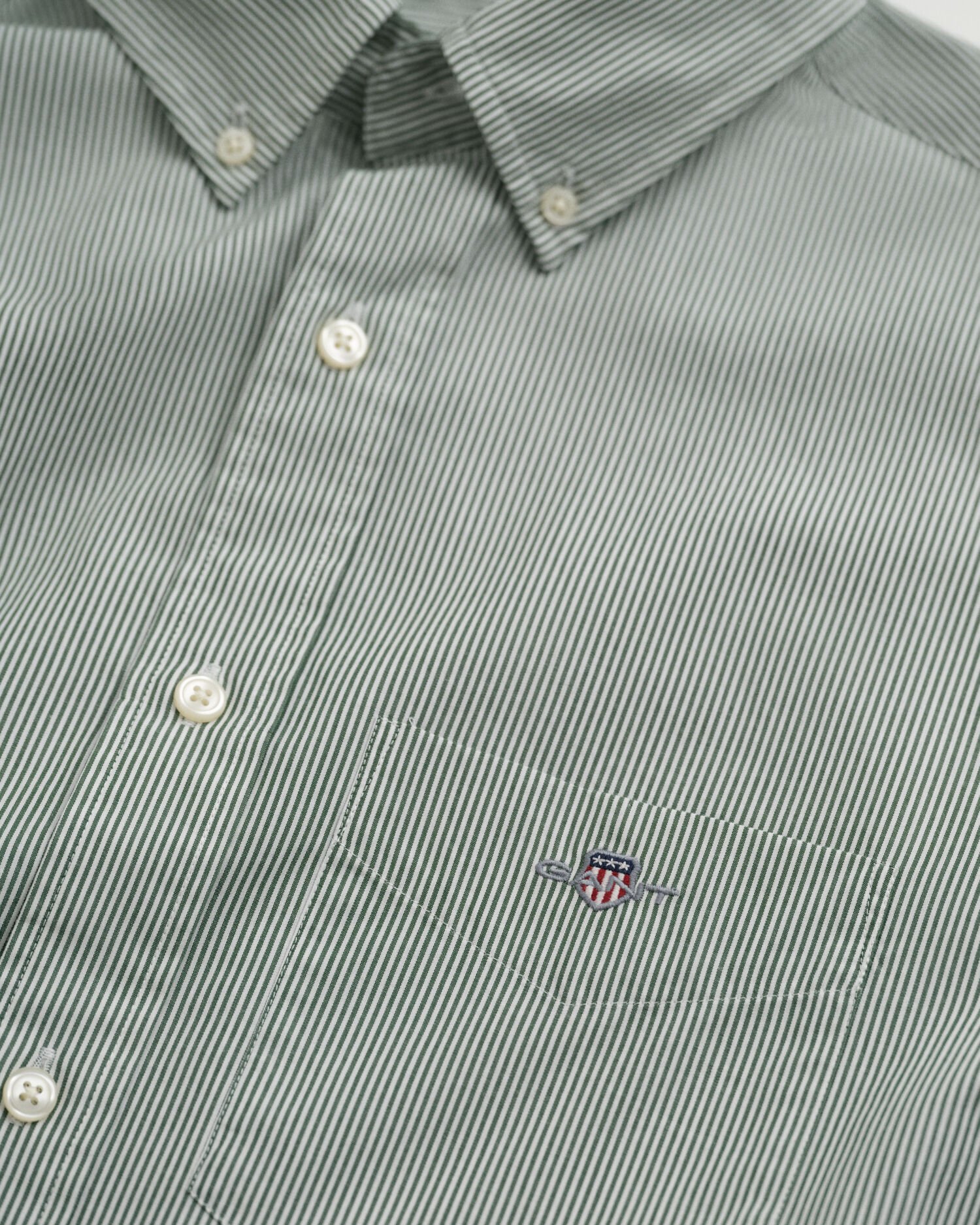 Klassisk poplinskjorta med mellanbreda ränder