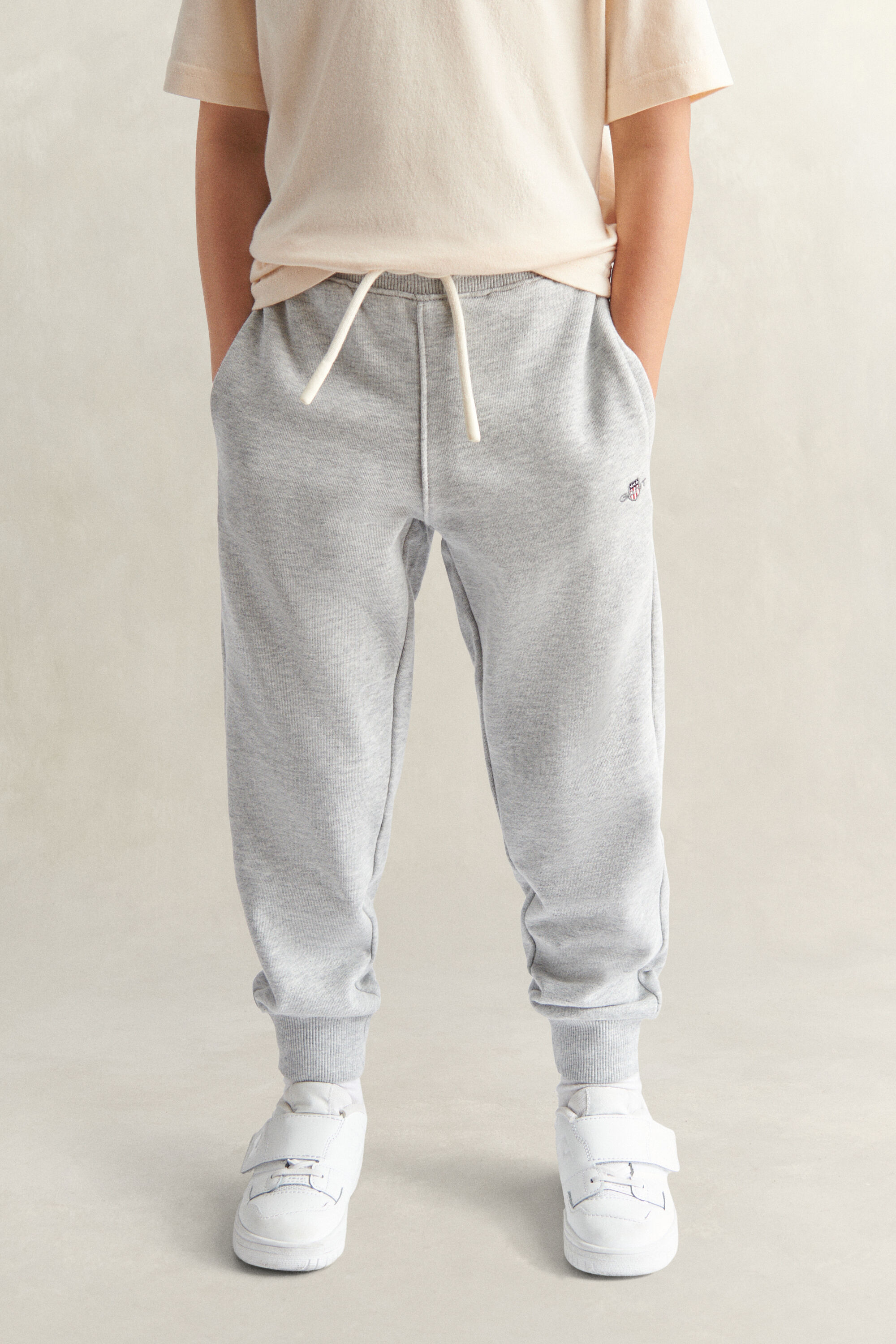 Boys sweatpants med sköldemblem