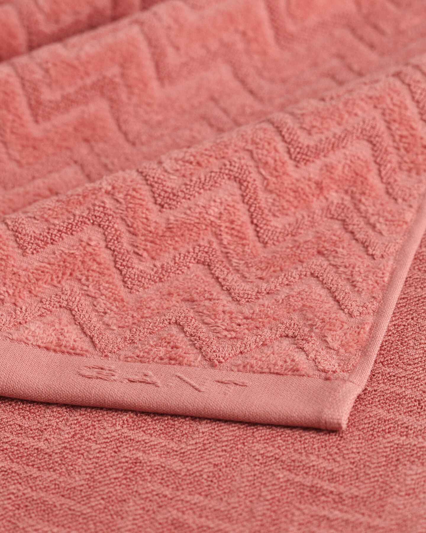 Jacquardvävd fiskbensmönstrad handduk 70 x 140