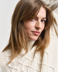 Kabelstickad tr&ouml;ja med st&aring;krage