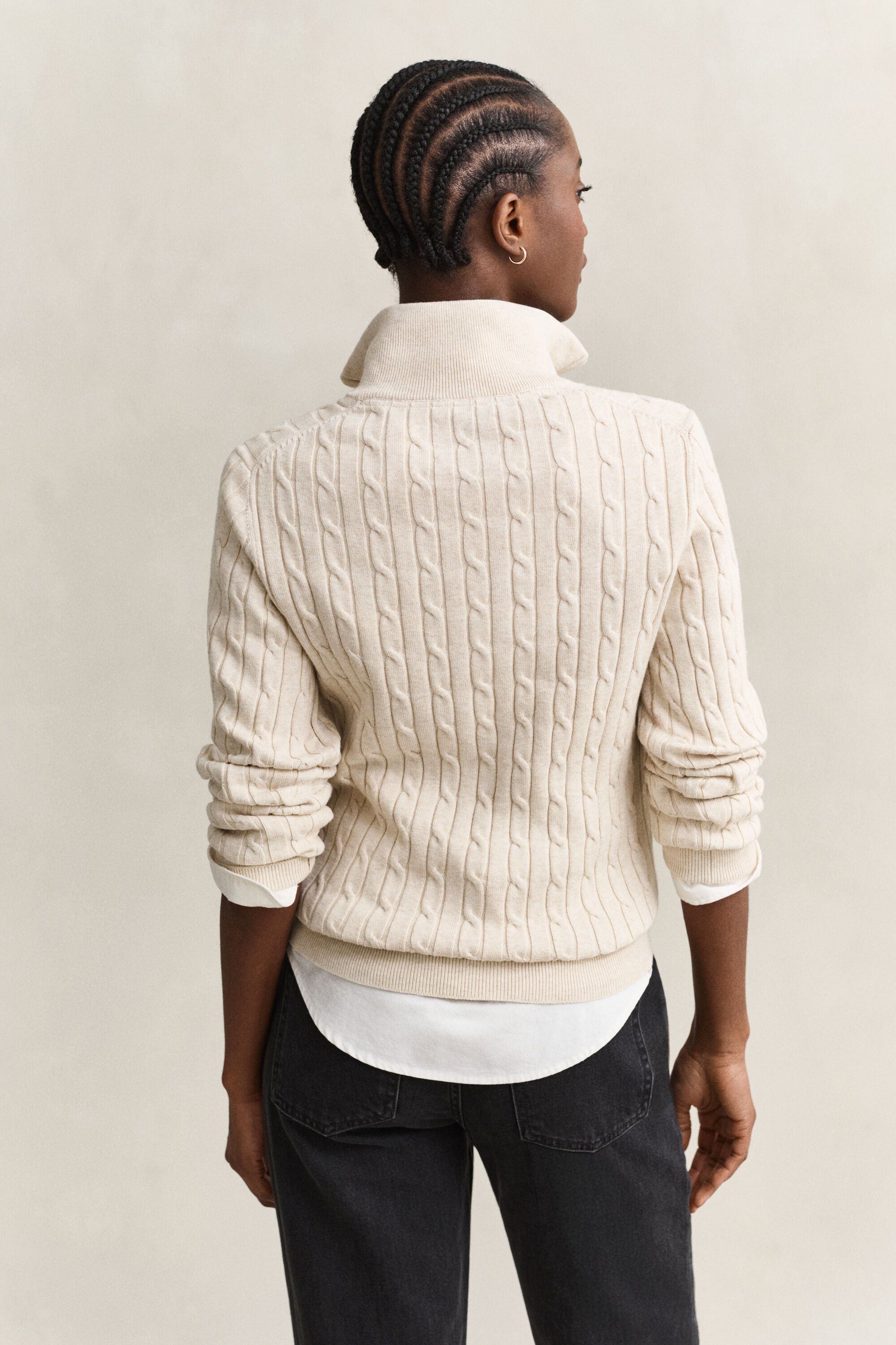 Kabelstickad tröja i bomullsstrech med half-zip