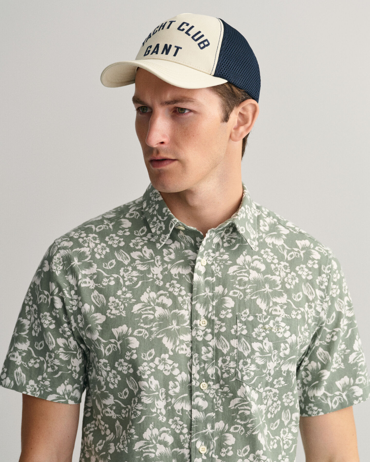 Regular fit blommig kort&auml;rmad skjorta i bomull och linne