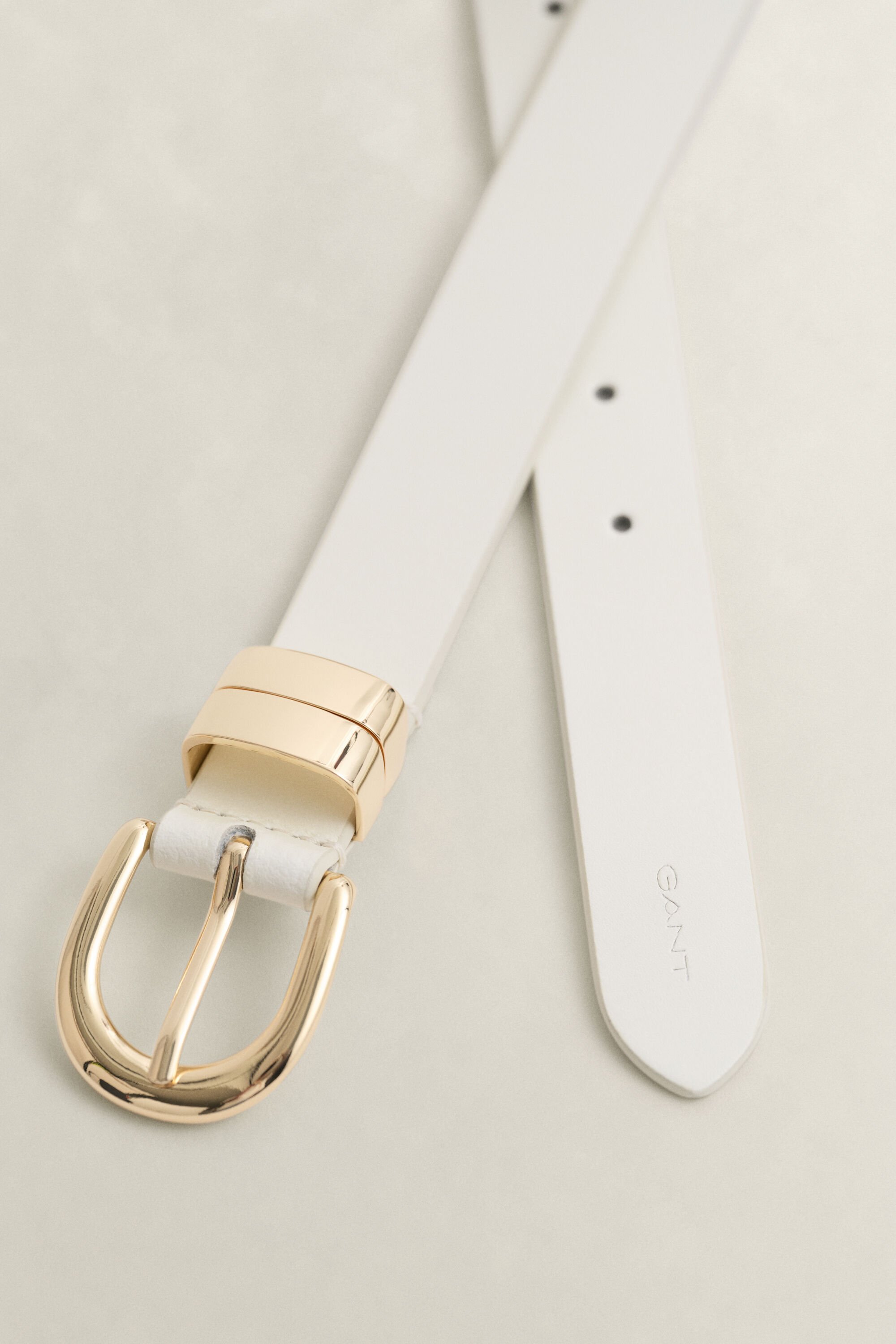 Läderbälte med grov hälla