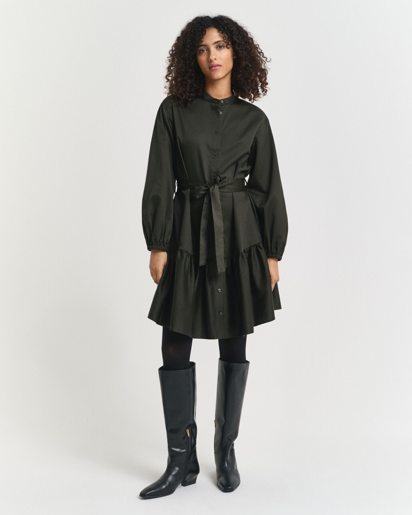 Långärmad klänning i bomullssatin