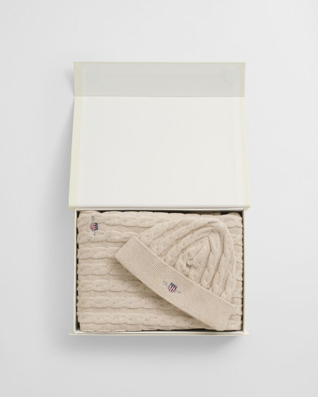 Gåvoset med babyfilt och mössa