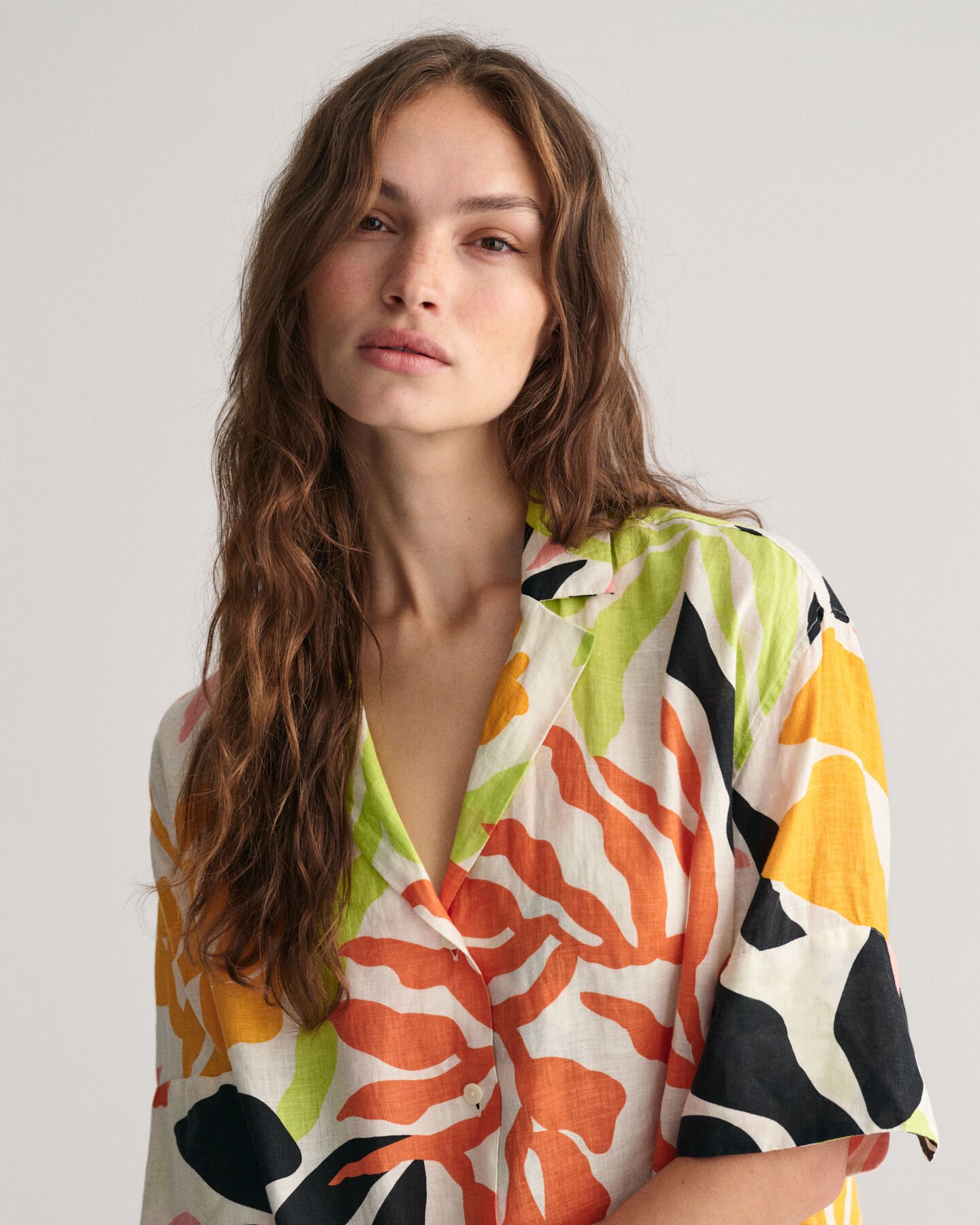 Relaxed fit palmm&ouml;nstrad kort&auml;rmad linneskjorta