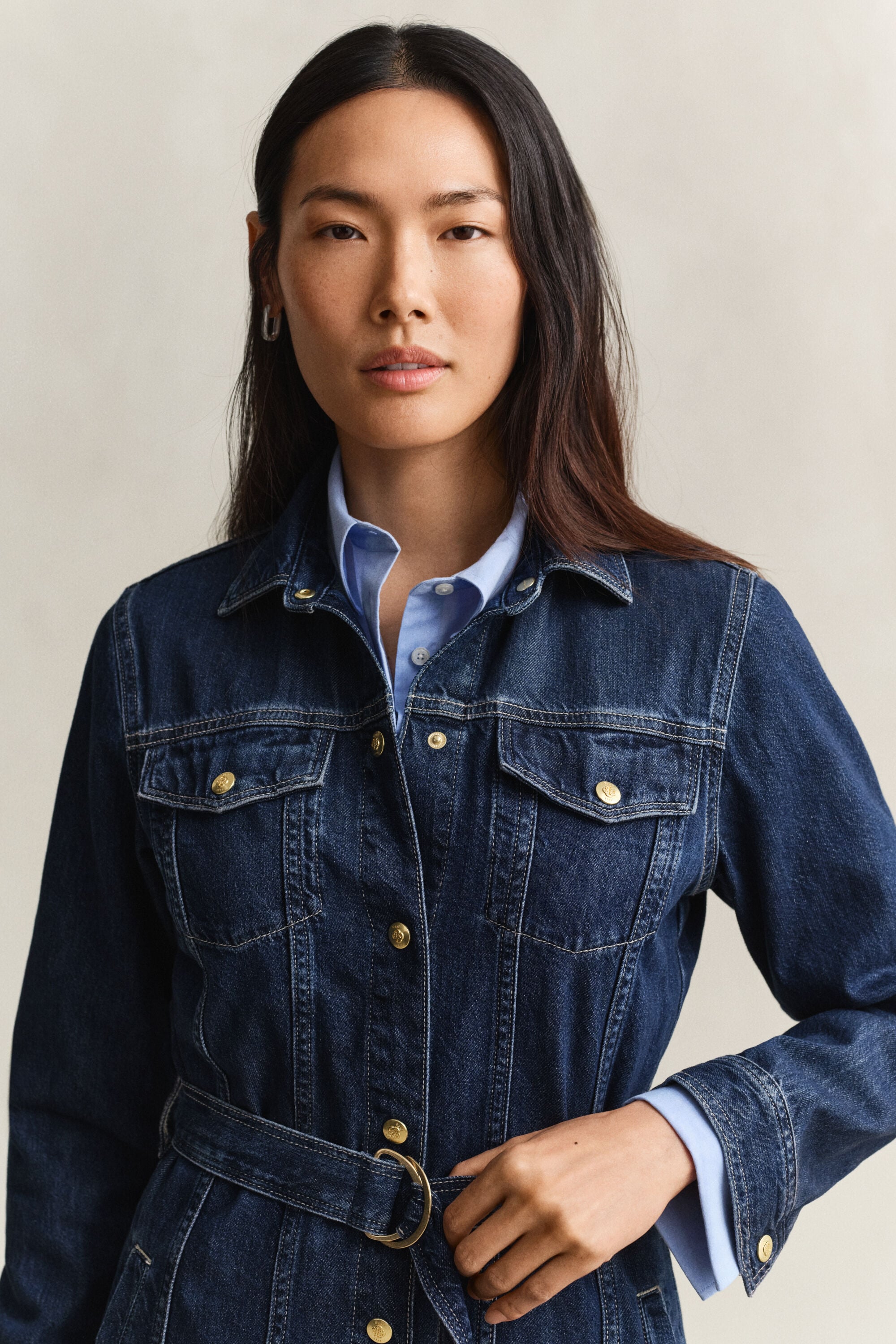 Midiklänning i denim med bälte