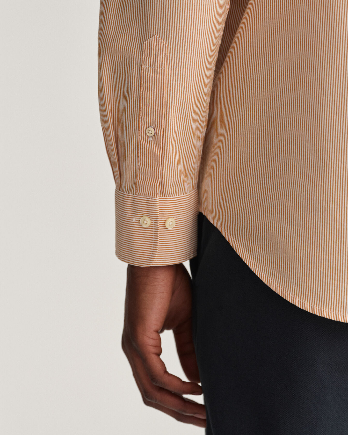 Regular Fit Poplinskjorta med mellanbreda r&auml;nder