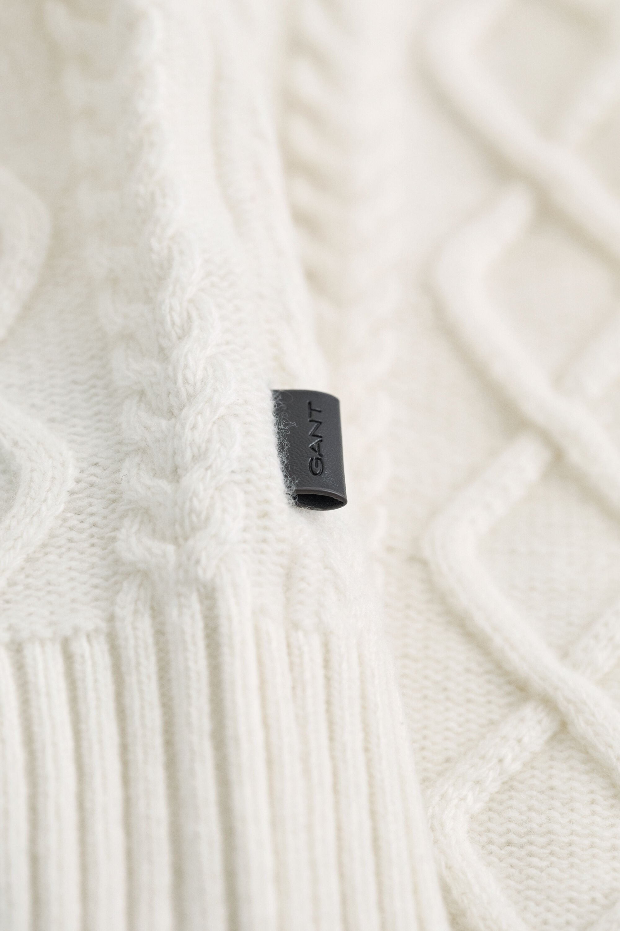 Kabelstickad tröja i ullblandning med half-zip