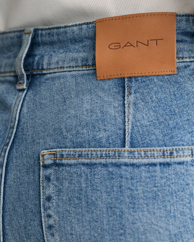 Slim fit jeans med utst&auml;llda ben