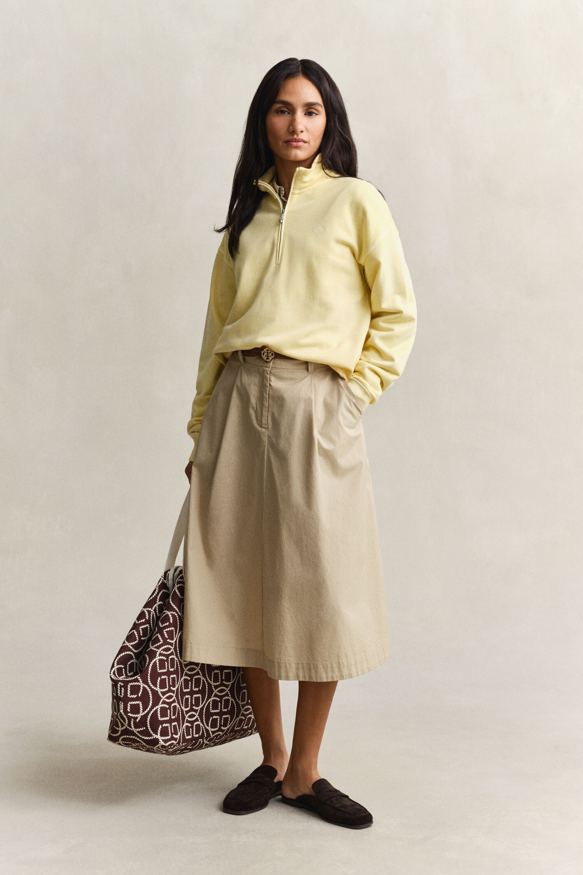 Tvättad sweatshirt med half-zip och sköldlogo