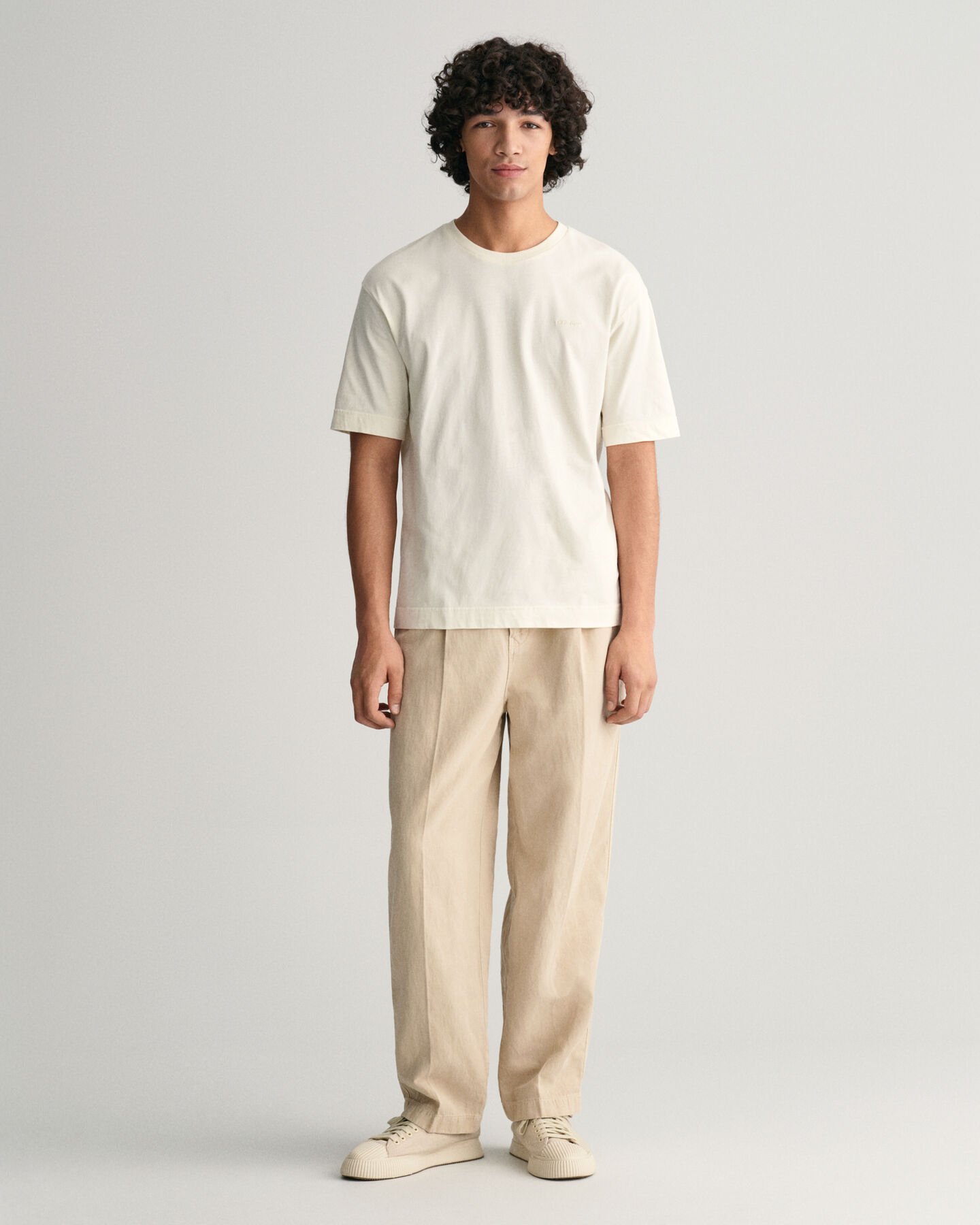 Chinos i bomull och linne med veck