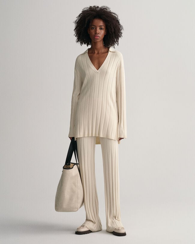 Ribbstickad tröja med öppen krage