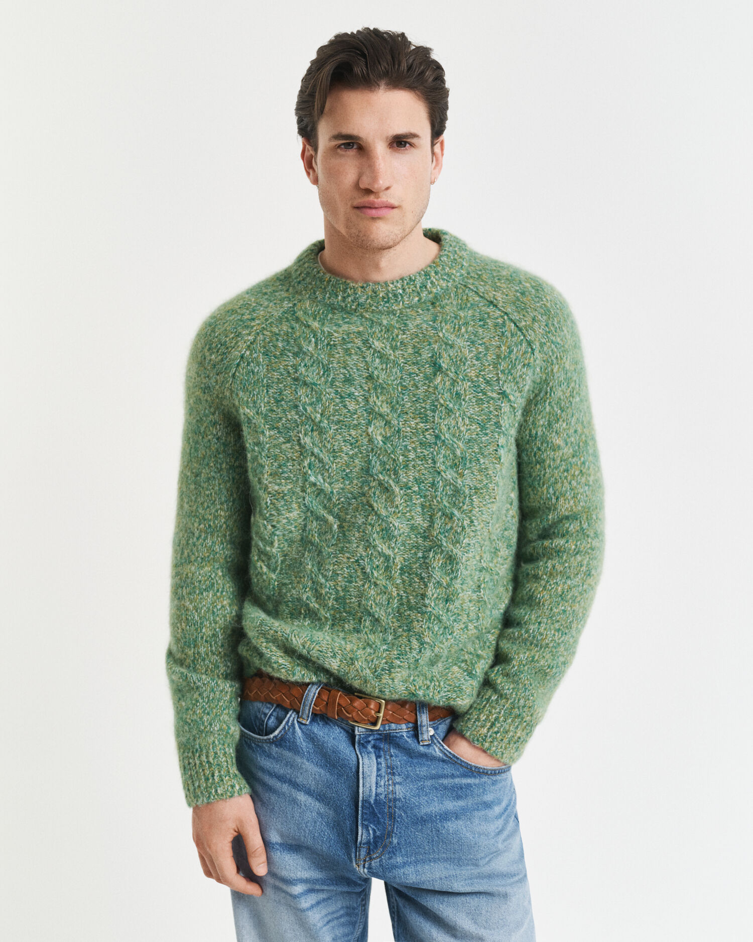 Kabelstickad tröja med rund hals